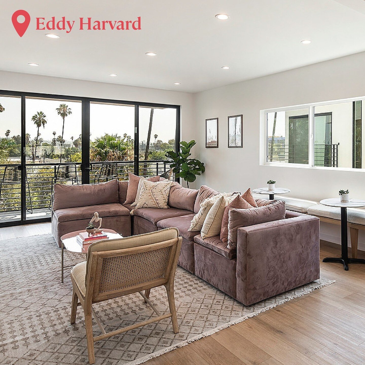 Imagine kicking back and relaxing on this couch after a long day... 🤤⁠
⁠
#eddycoliving #losangeles #colivingspaces