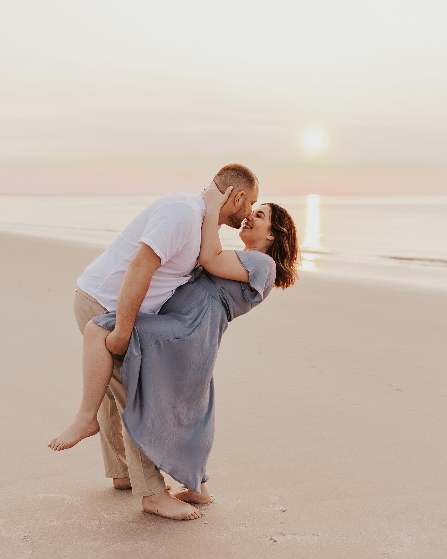 This is a photoshoot I&rsquo;ve been waiting for since LAST YEAR (ahem, James)!! 

I normally don&rsquo;t share sneak peeks, or photos at all, until the full gallery is delivered, but I couldn&rsquo;t help myself with these 😍

I met Shauni and James