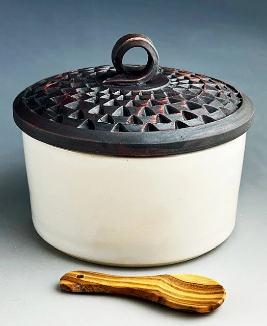 Salt cellar w Spoon 3276.jpg