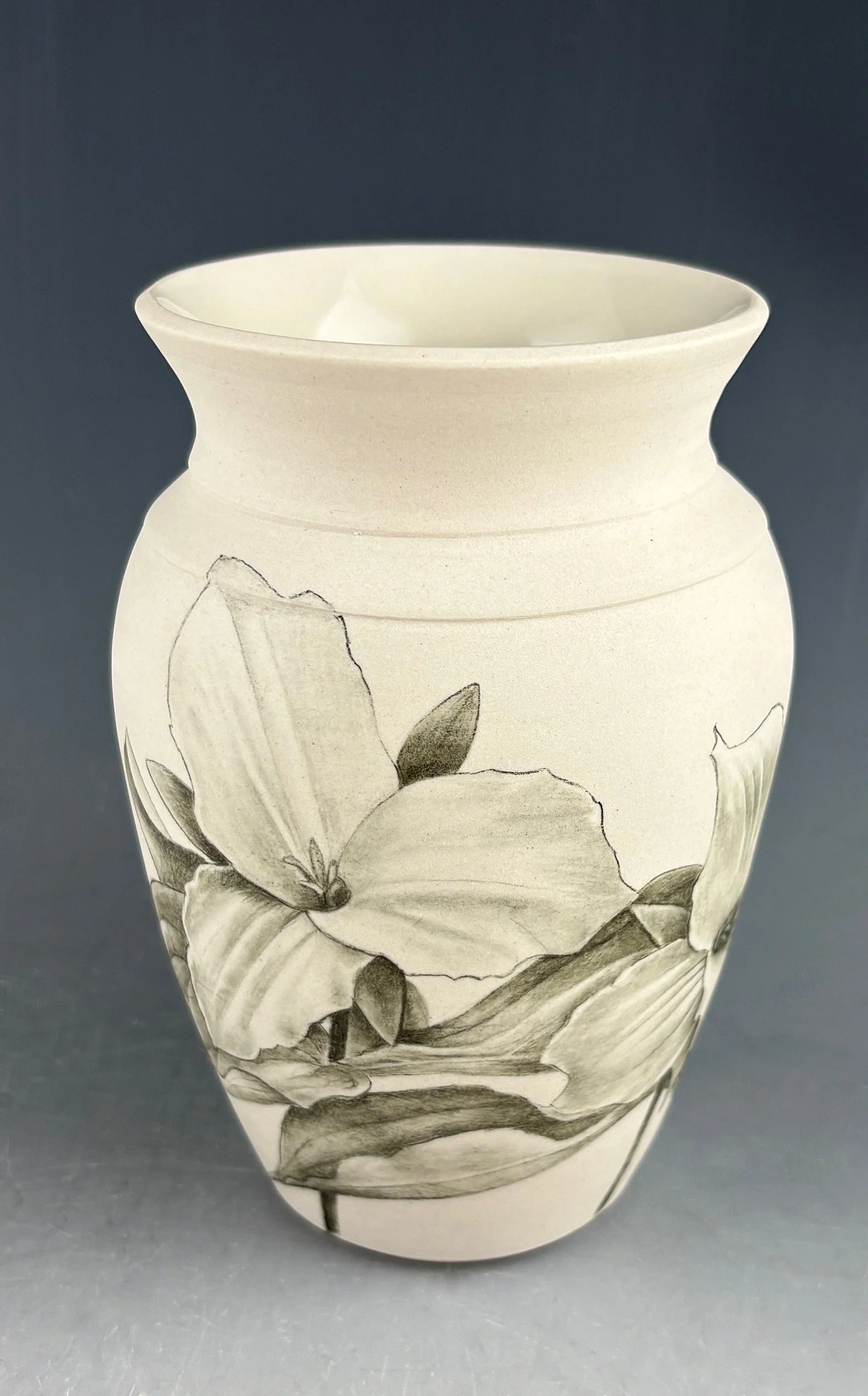 Trillium vase 5832.jpg