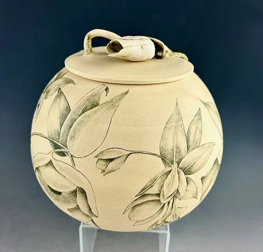 Hellebore with Lid 5198 (1).jpg