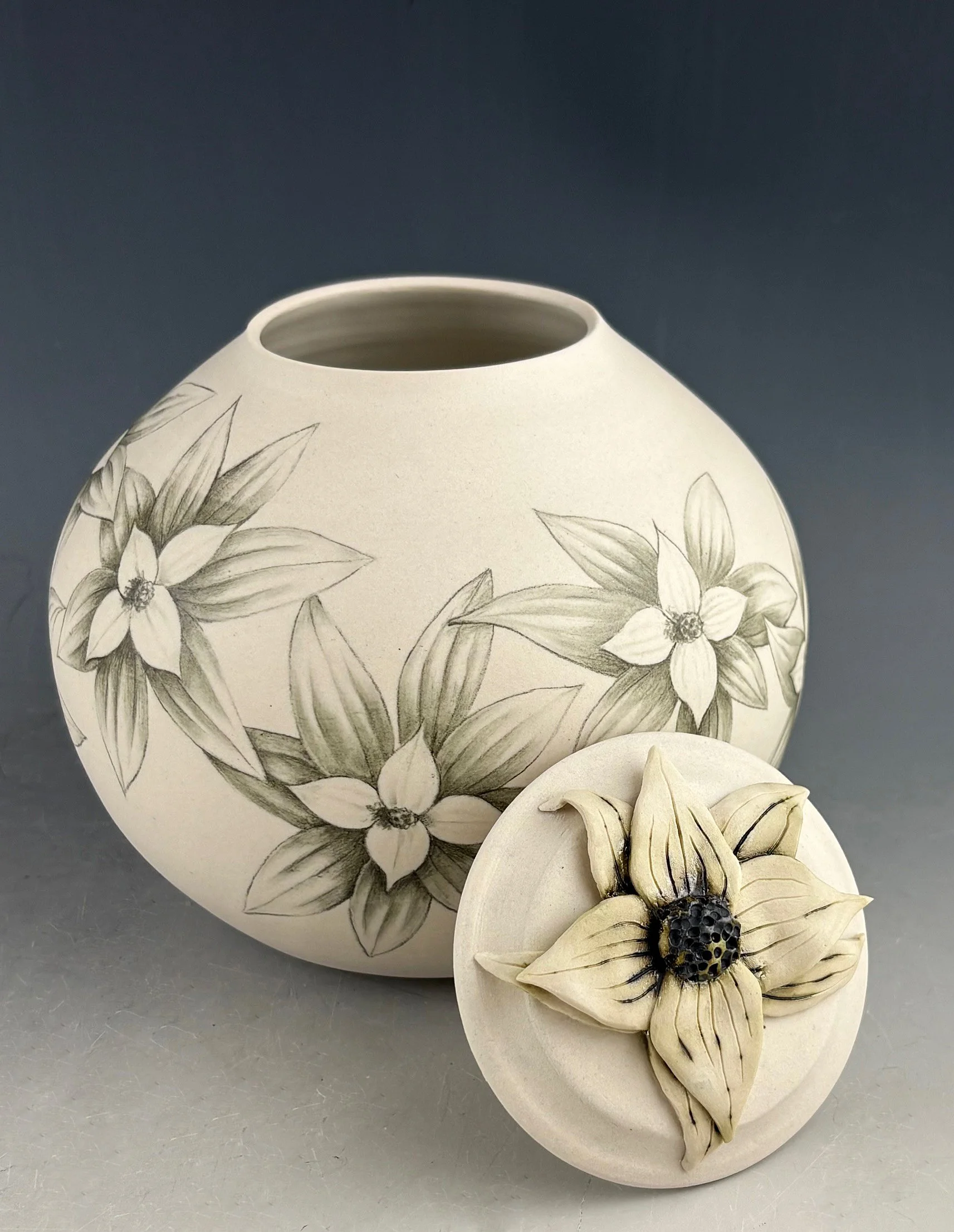 Bunchberry jar 5840.jpg