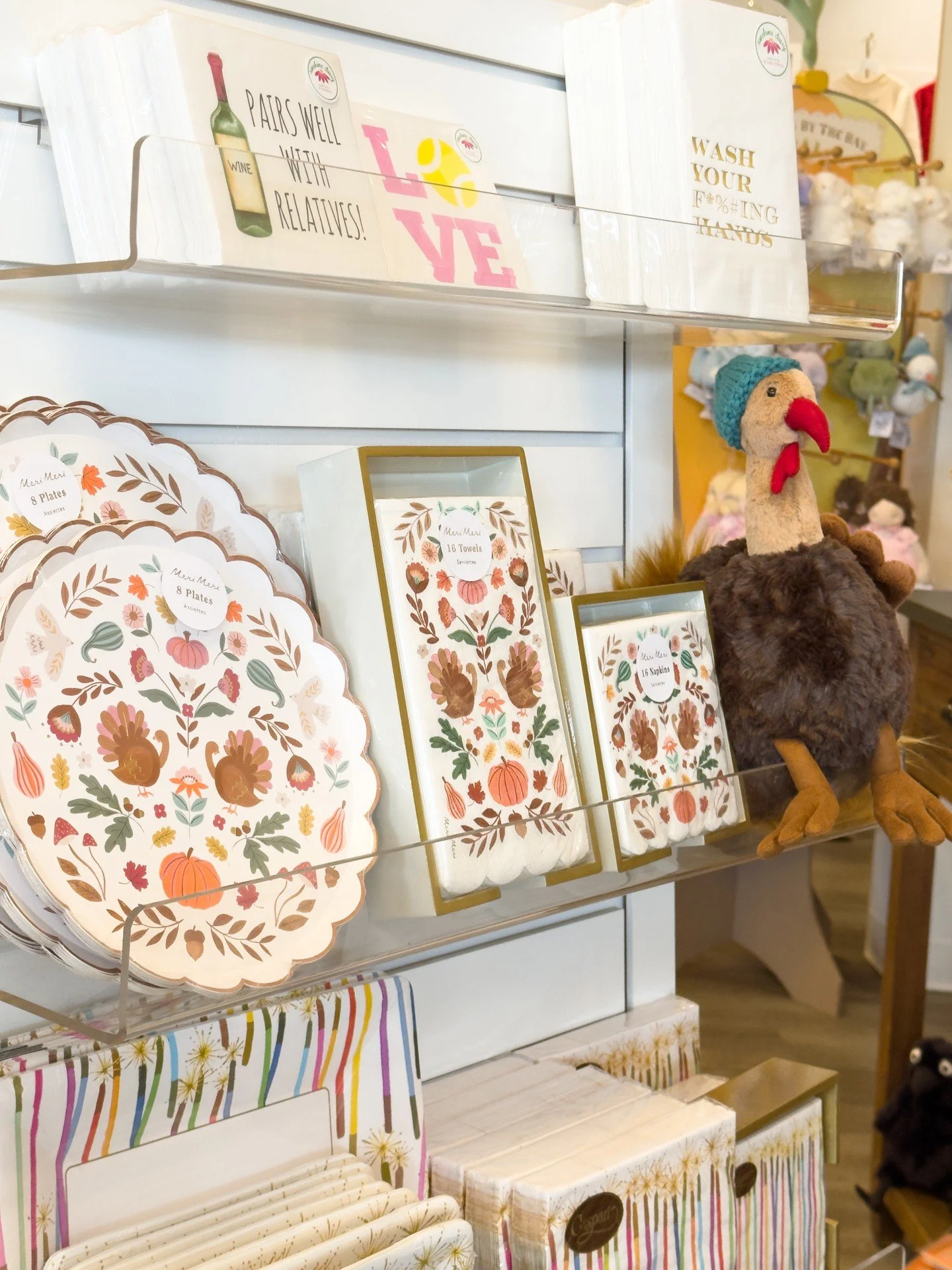 Your Thanksgiving table called, it wants to look... ✨cuter.✨
Festive plates, napkins, and all the turkey-day details that make hosting way easier (and prettier). Because the food shouldn’t be the only thing everyone’s talking about 🥧
#