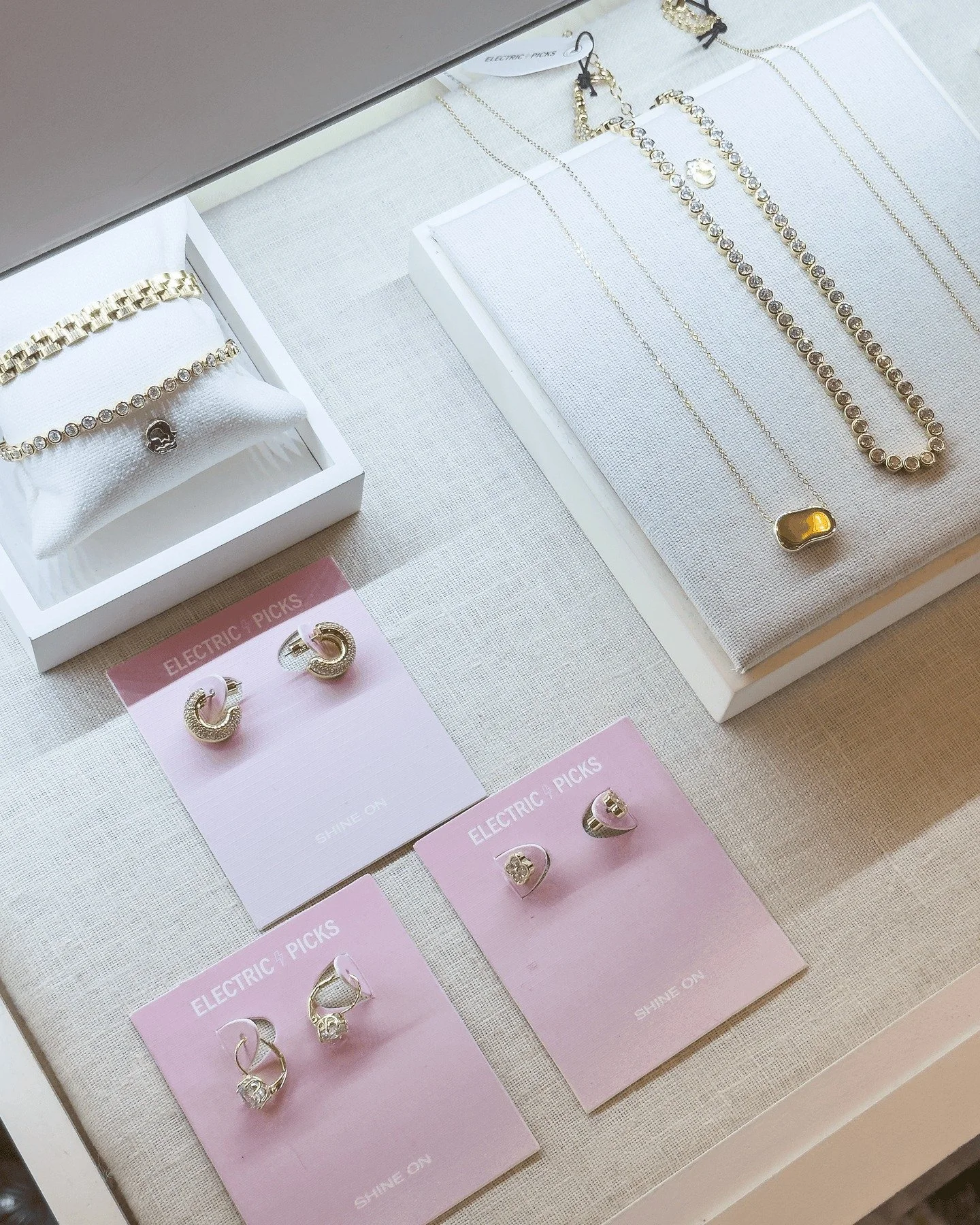 Wear at your own risk (of compliments) 💫

We&rsquo;re loving these new @electricpicks pieces - the perfect excuse to treat yourself to a little extra shine 🤍💎

#statementjewelry #jewelrylovers #layeredjewelry #shopsmallde #delawareboutique