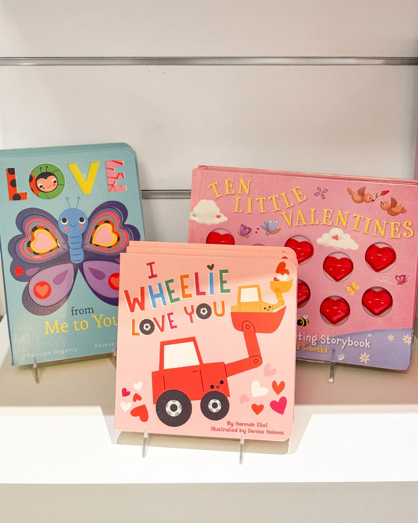 A Valentine that won&rsquo;t melt, make a mess, or require a napkin? 💕

Cue the cutest kids&rsquo; Valentine&rsquo;s Day books ever. Stop by and check them out!

#valentinesforkids #kidsbooks #valentinesdaygifts #shopwhimsygreenville #greenvillede