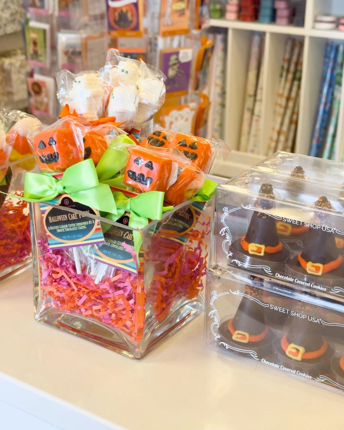 A little spooky, a lot sweet. 🎃👻

Halloween treats from @sweetshopusa have arrived - cake pops, chocolate-covered goodies, and the cutest treats for parties, hostess gifts, or a just-because pick-me-up.

#HalloweenTreats #HalloweenGiftIdeas #Greenv