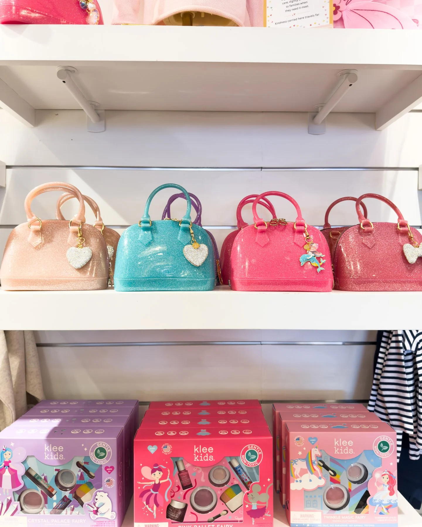 For snacks, treasures, stickers, one mysterious rock and absolutely nothing you suggested she bring. 😉

The cutest little bags from @carryingkind have arrived - and yes, we would like the grown-up version too.

Stop in and let her choose her favorit