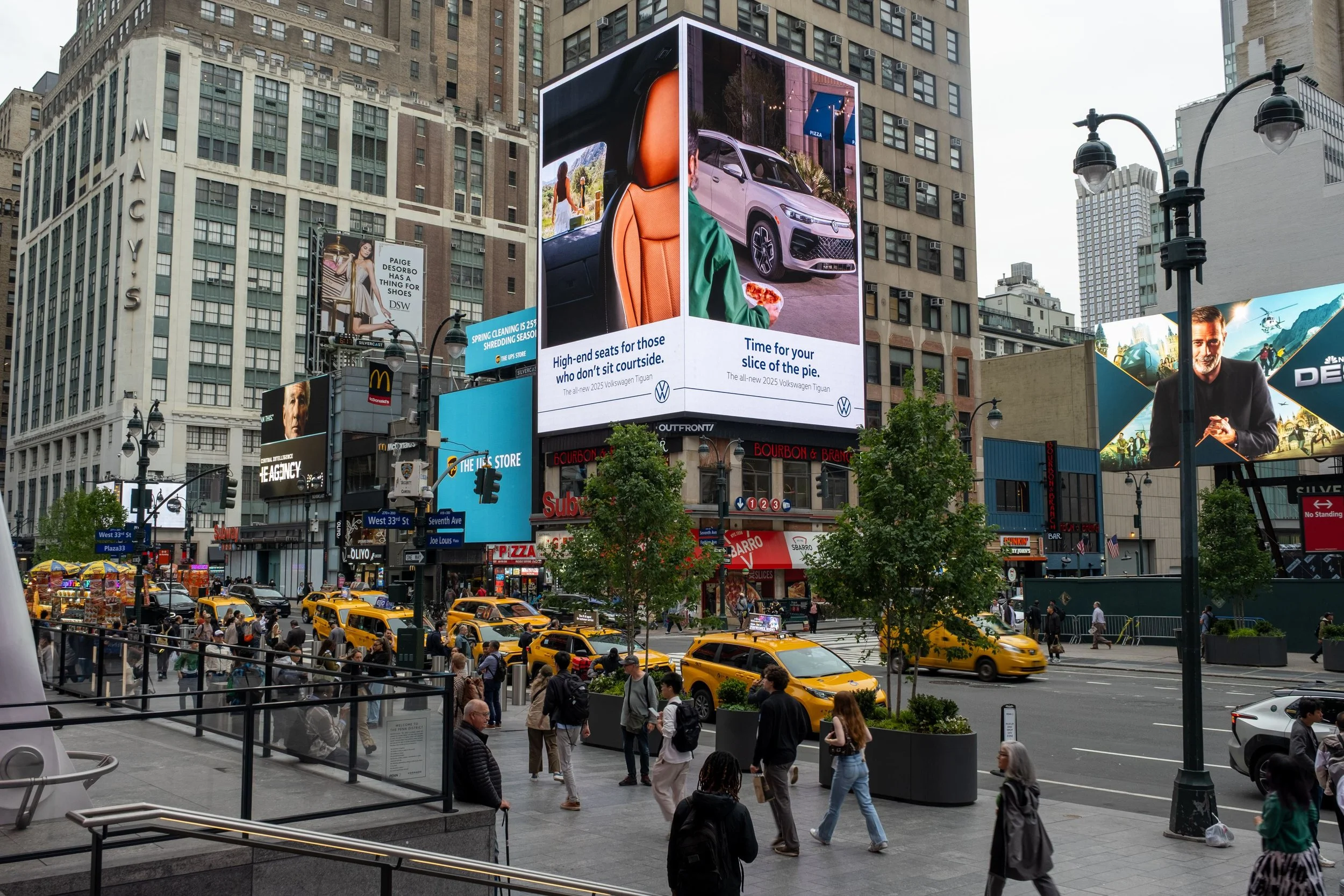 NewYorkNY-OutfrontMedia-DigitalSpectacular-M431-Glamour-06262025-3.jpg