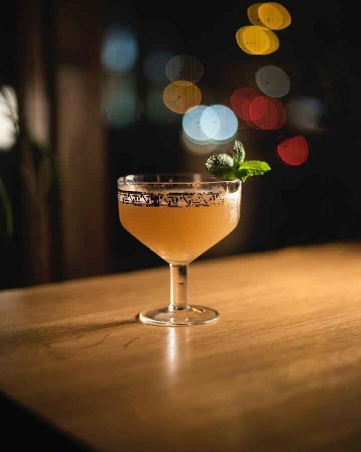 Let&rsquo;s start this week off right! Treat your group to a personalize cocktail experience.⠀
⠀
Check us out! www.thebandits.com⠀
⠀
 #cocktails #cocktailkits #drinks #mixology #shoplocal #barbandits #virtualcocktailclass #cheers #homebartending #sho