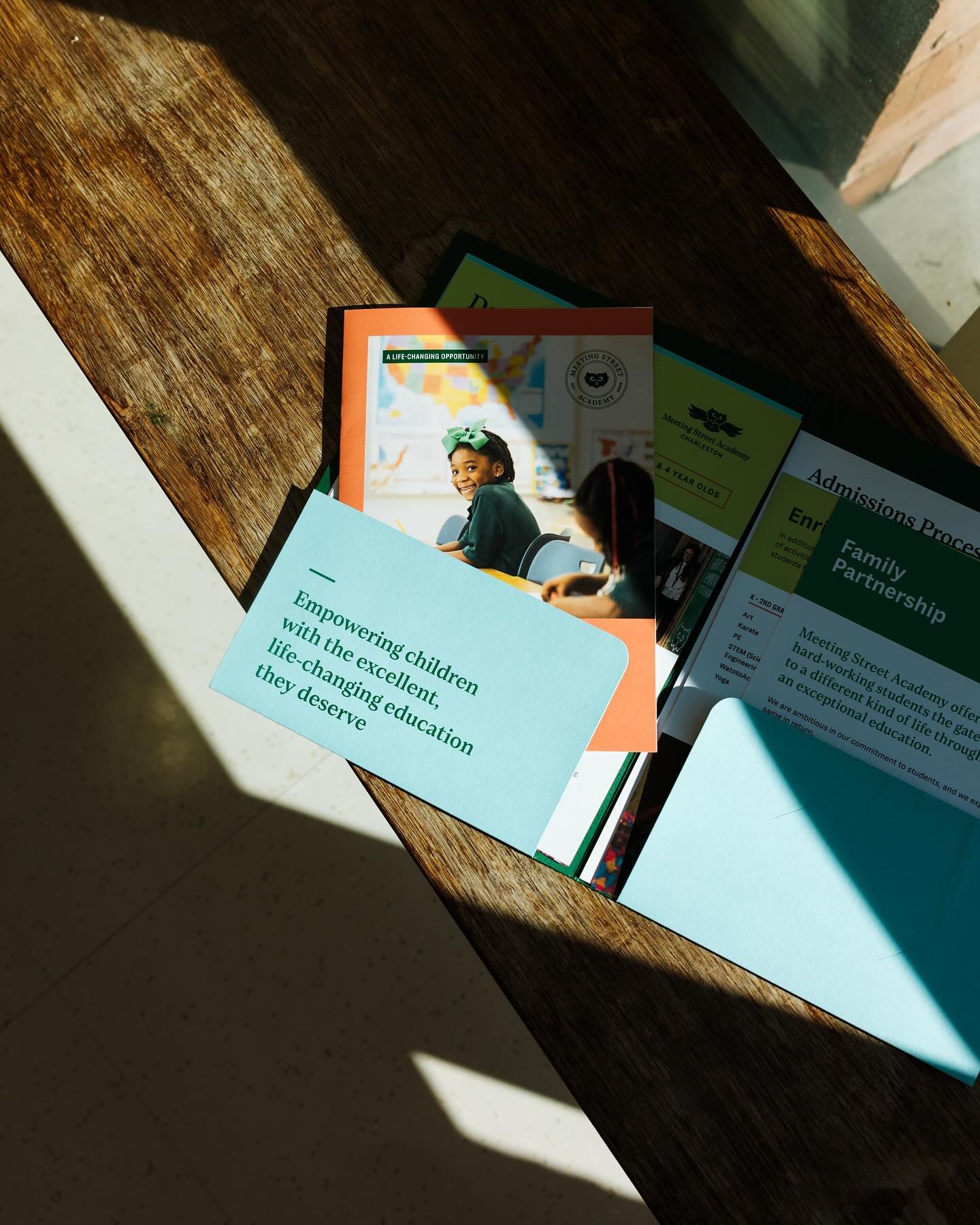 Amazing photos make your printed materials POP!! 

We love shooting with @meetingstreetschools and it was fun to see how their designer used these photos to create a dynamic student recruitment folder 📷
