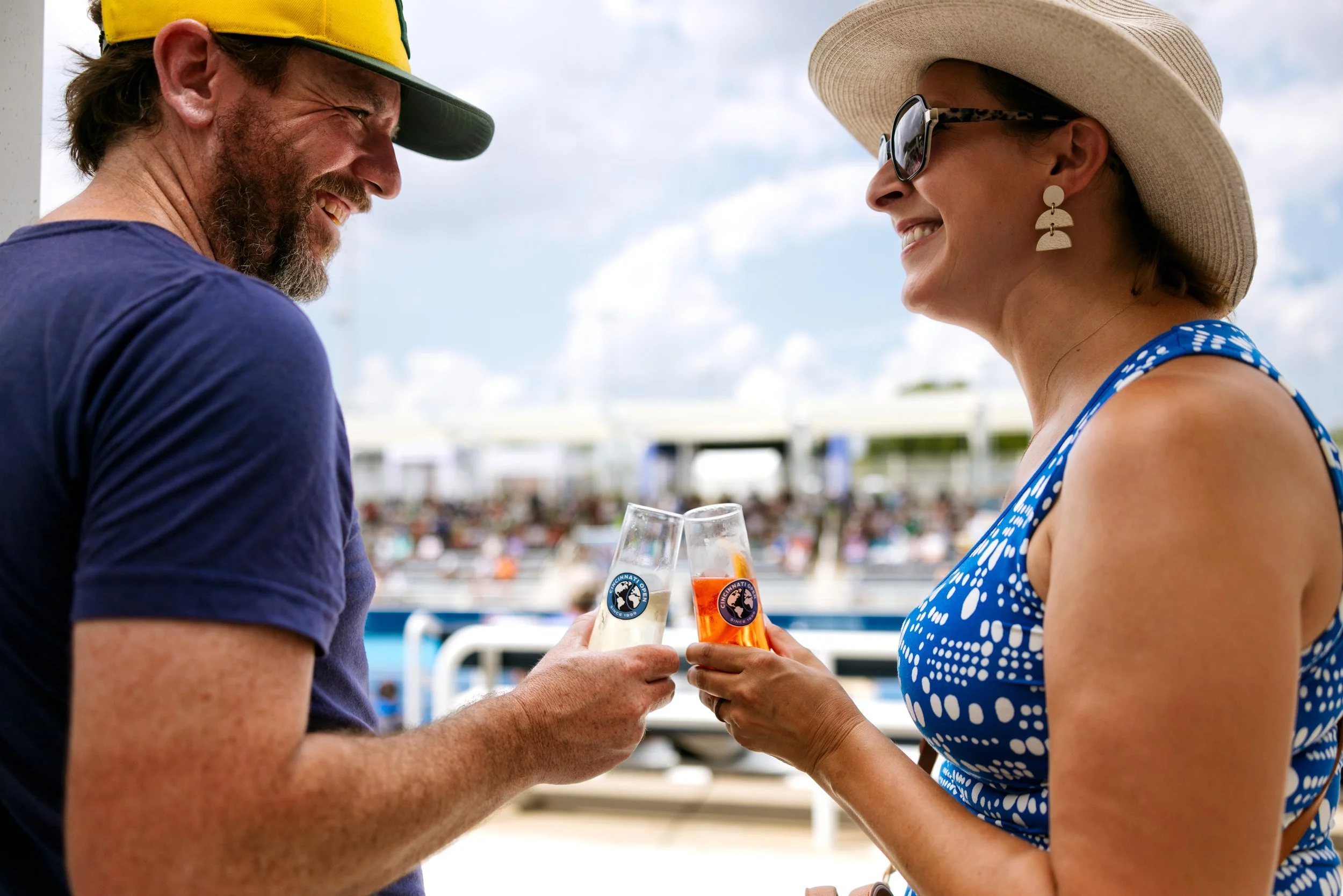 COUPLE CHEERS-ING AT COURT 10 (1 of 1).jpg