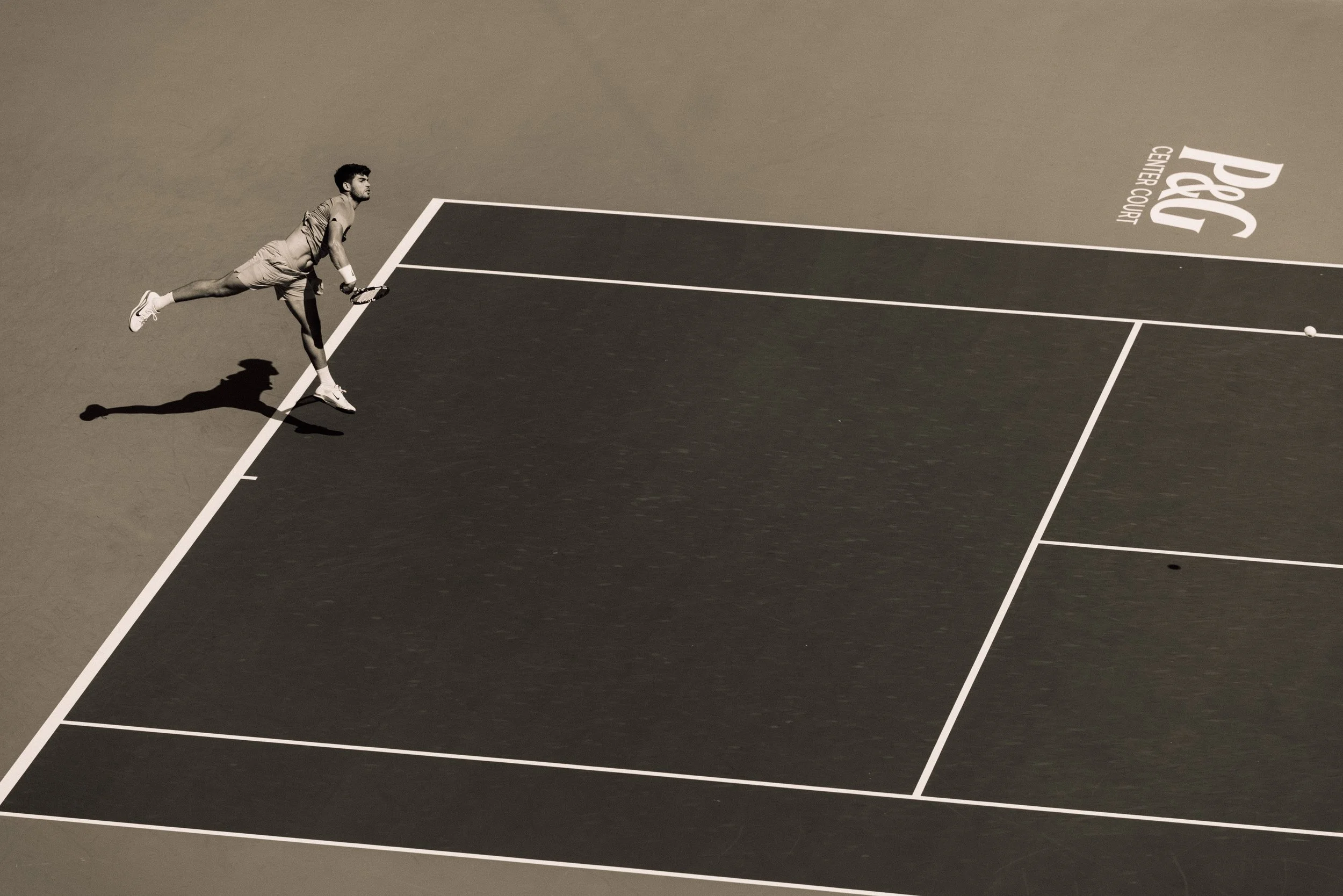 ALCARAZ SERVING IN FINAL B&W.jpg