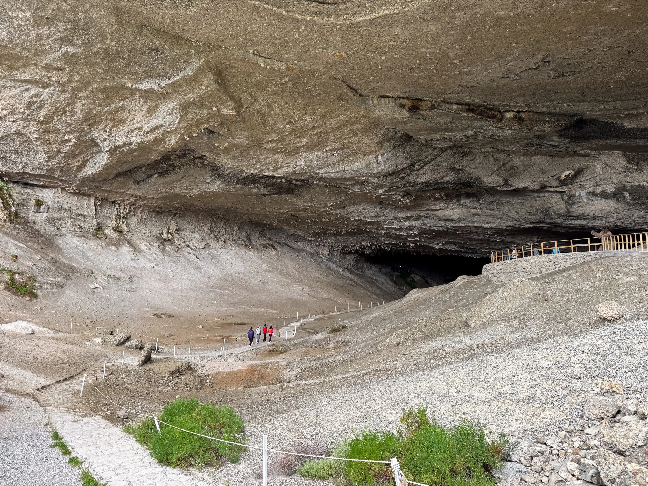 Cueva_del_Milodon_02.jpg
