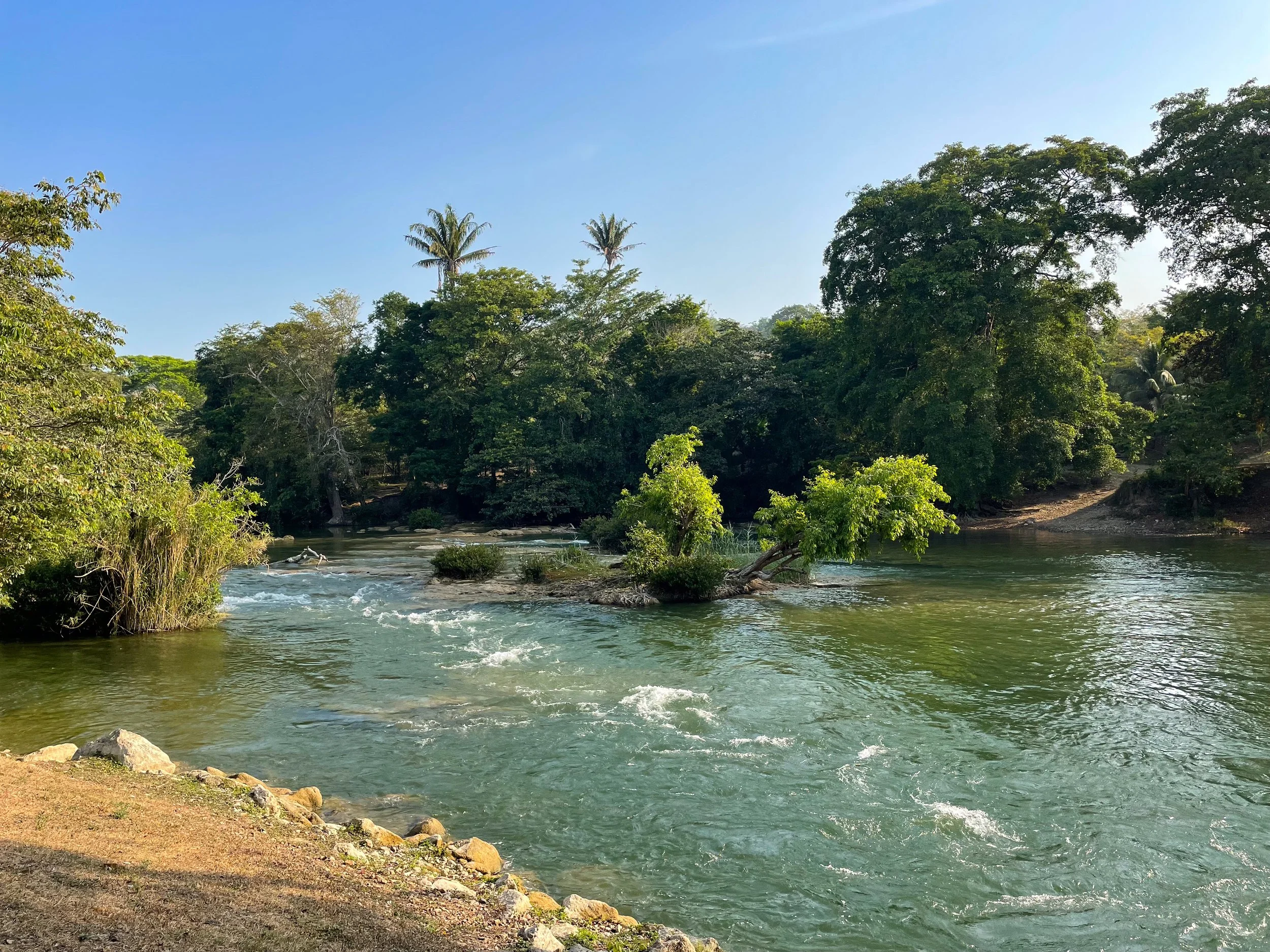 The_Mopan_River_02.jpg