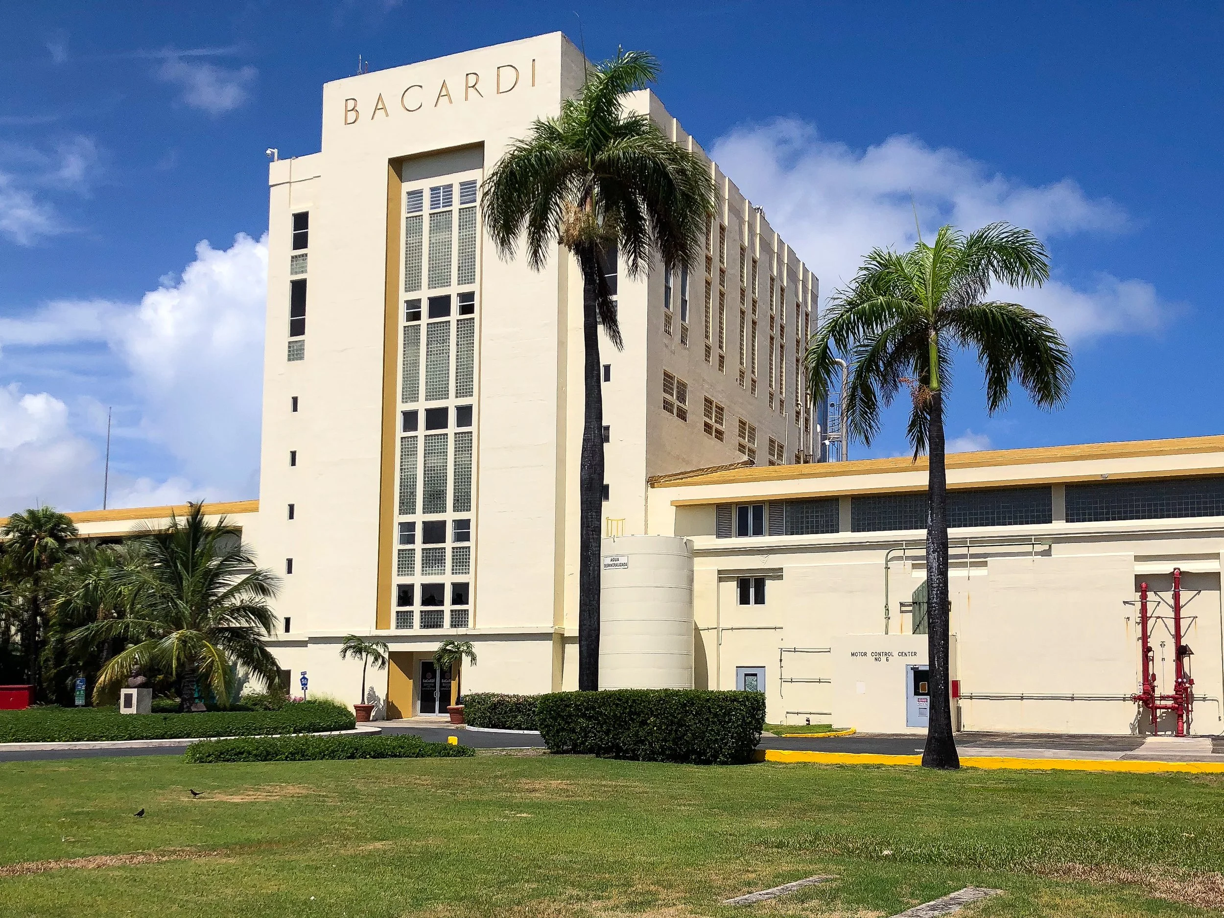 Bacardi_Factory_01.jpg