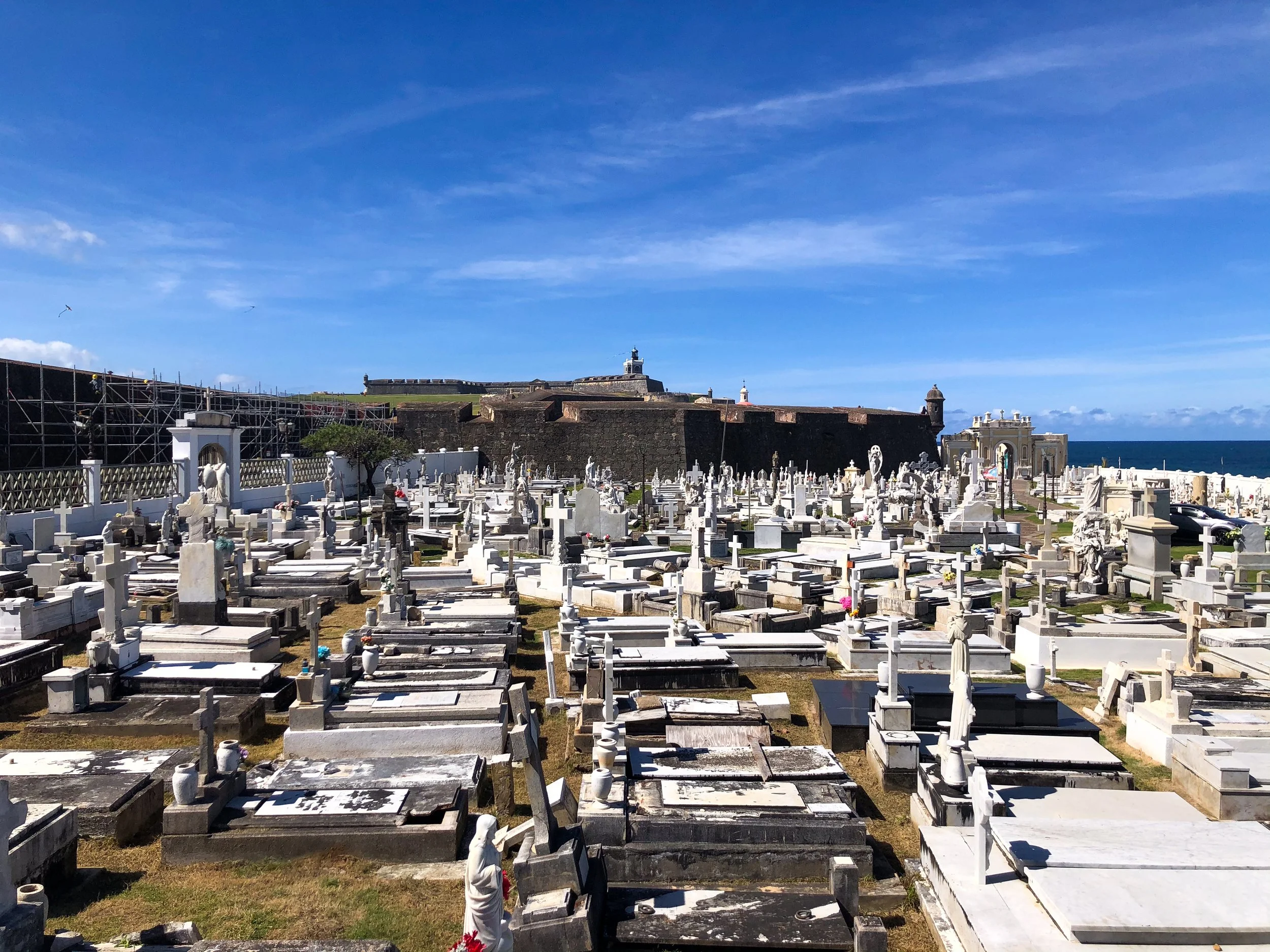 Maria_Magdelana_Cemetery_02.jpg