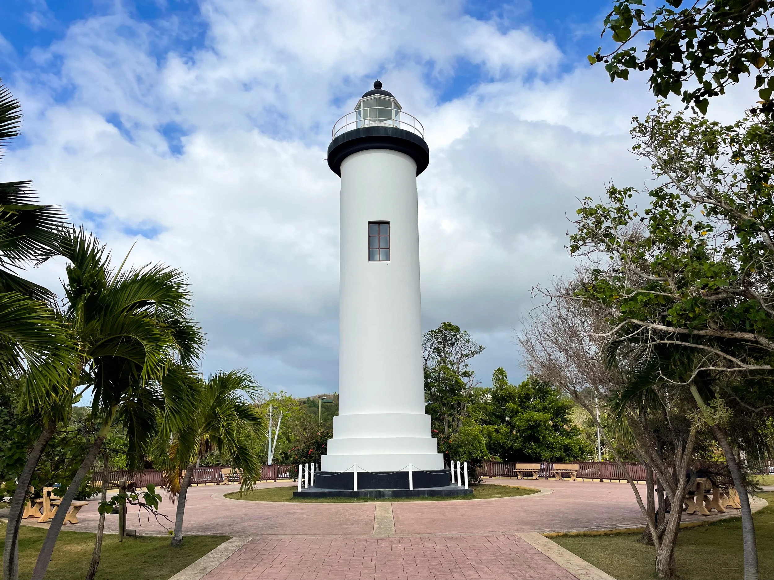 Punta_Higuero_Lighthouse.jpg
