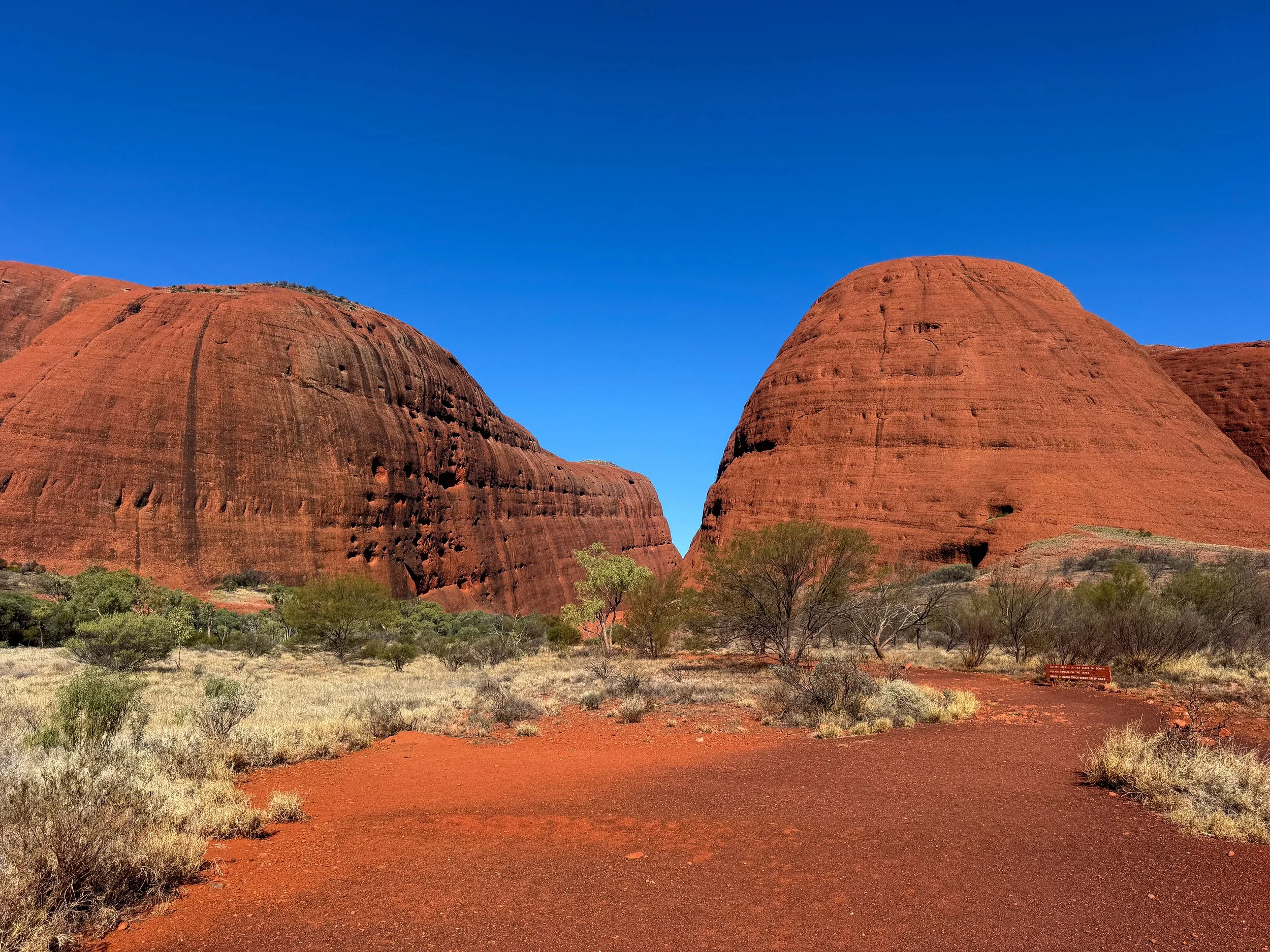 Kata_Tjuta_Walpa_Gorge_01.jpg