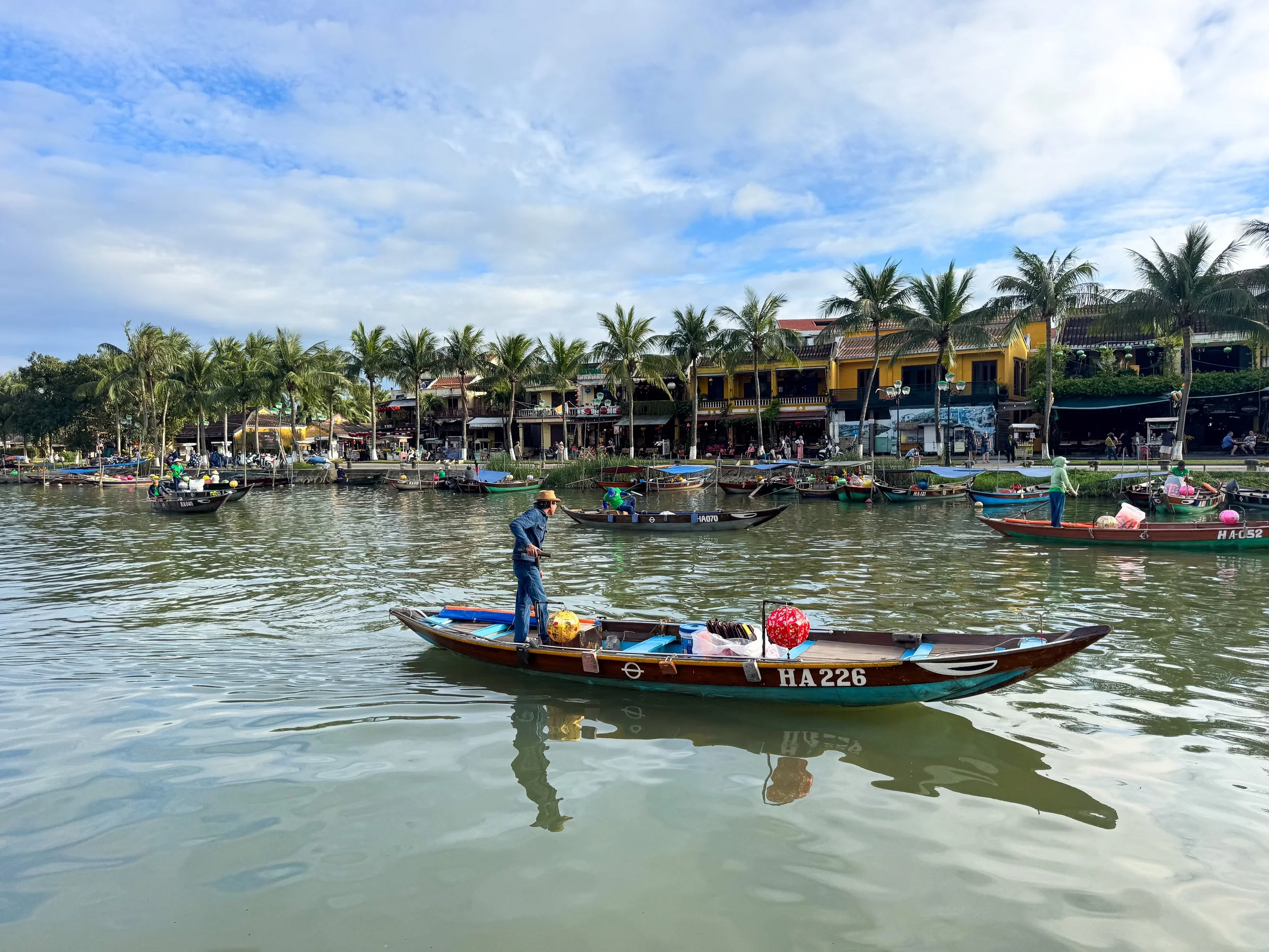 Hoi_An_ Ancient_Town_Waterfront_01.jpg