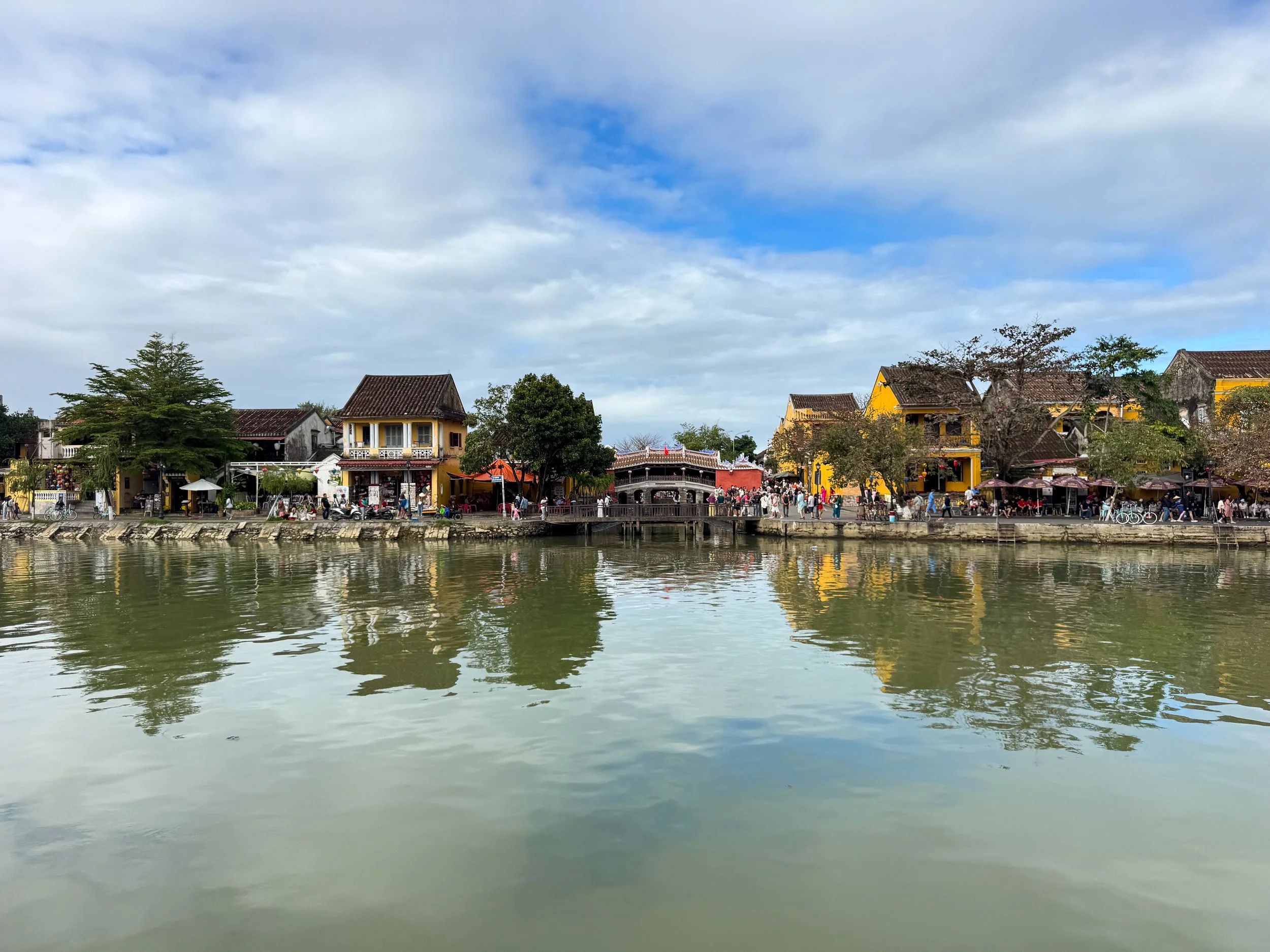 Hoi_An_ Ancient_Town_Waterfront_03.jpg