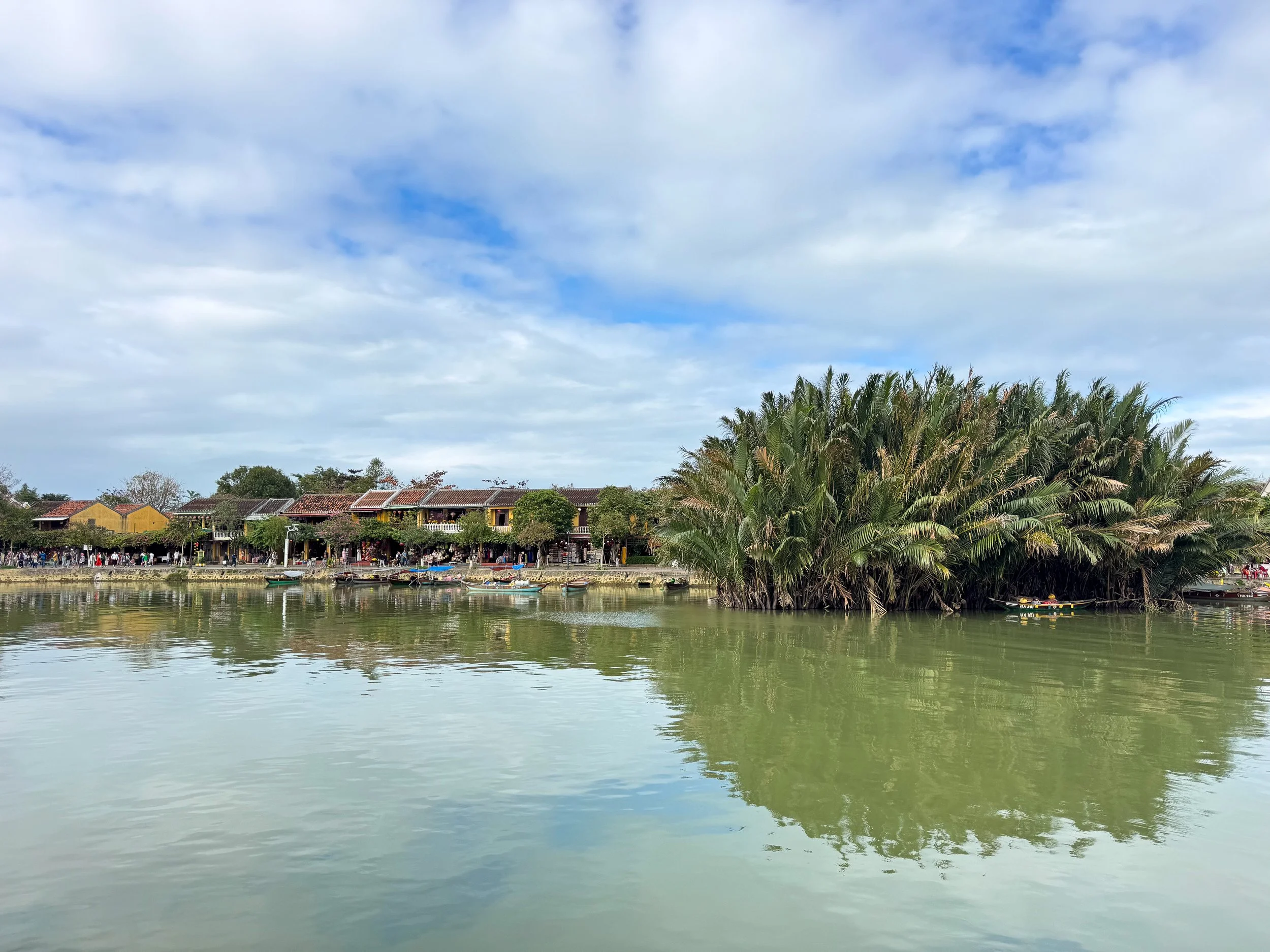 Hoi_An_ Ancient_Town_Waterfront_05.jpg