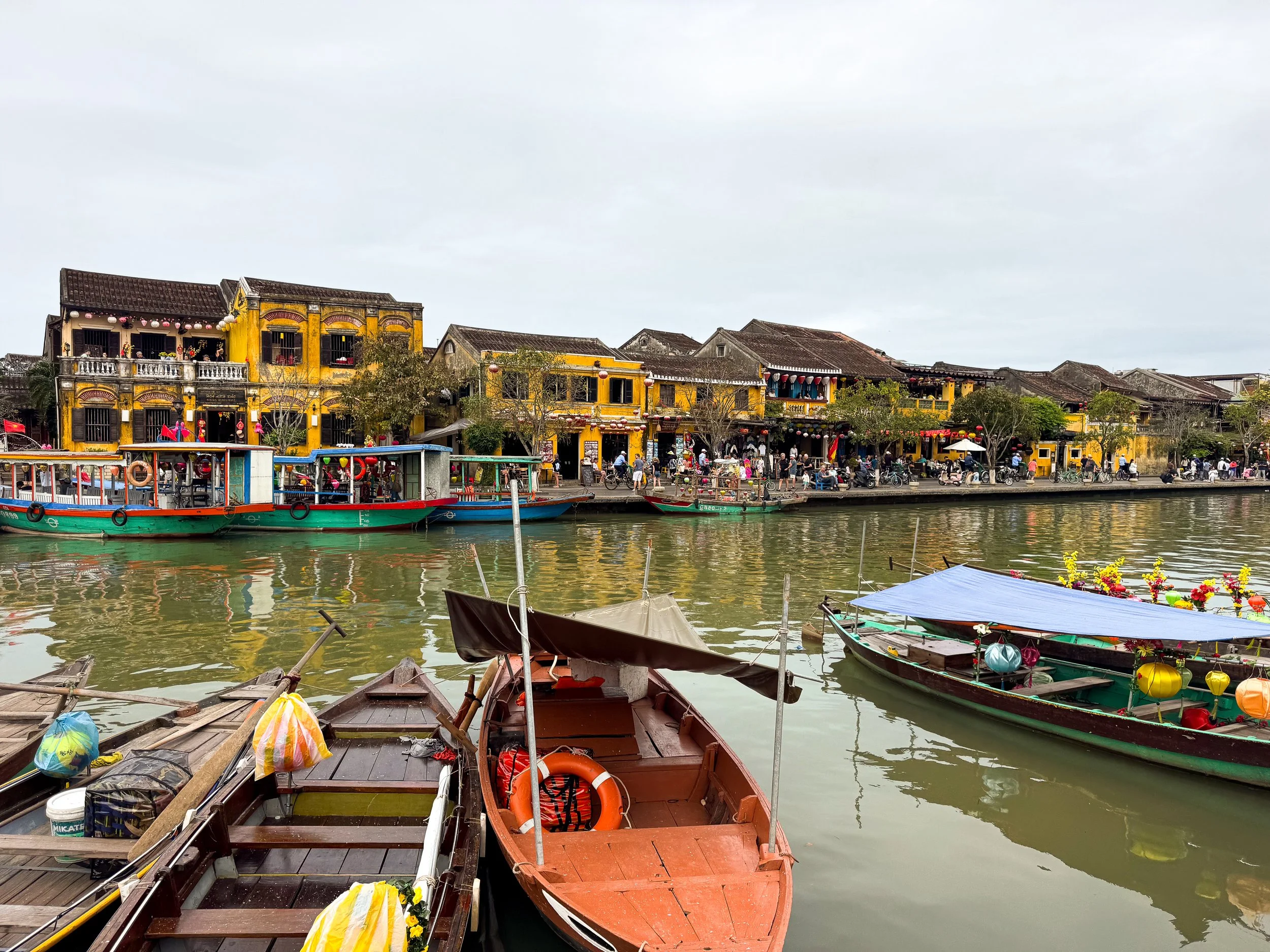 Hoi_An_ Ancient_Town_Waterfront_07.jpg