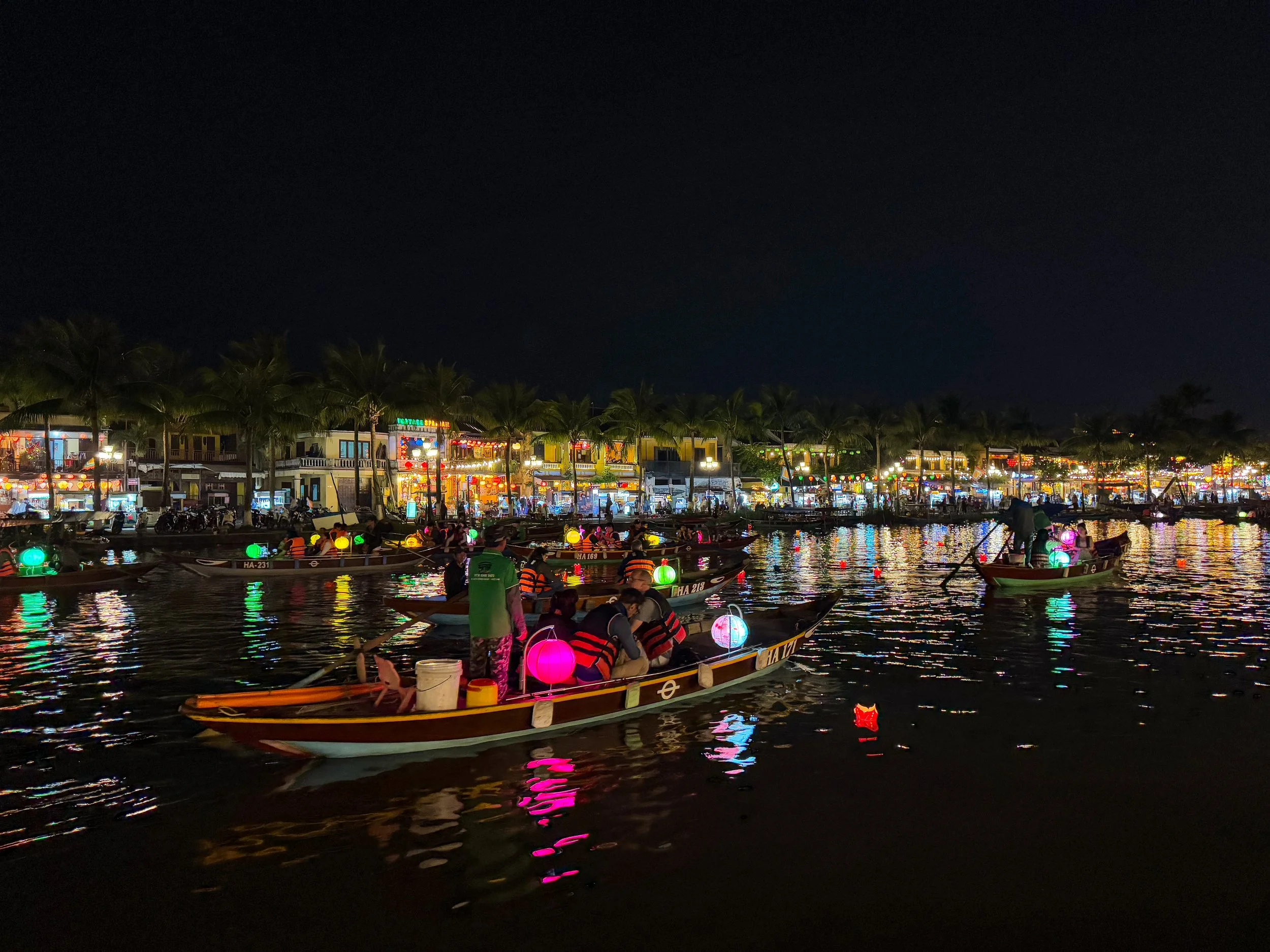 Hoi_An_ Lantern_Festival_01.jpg