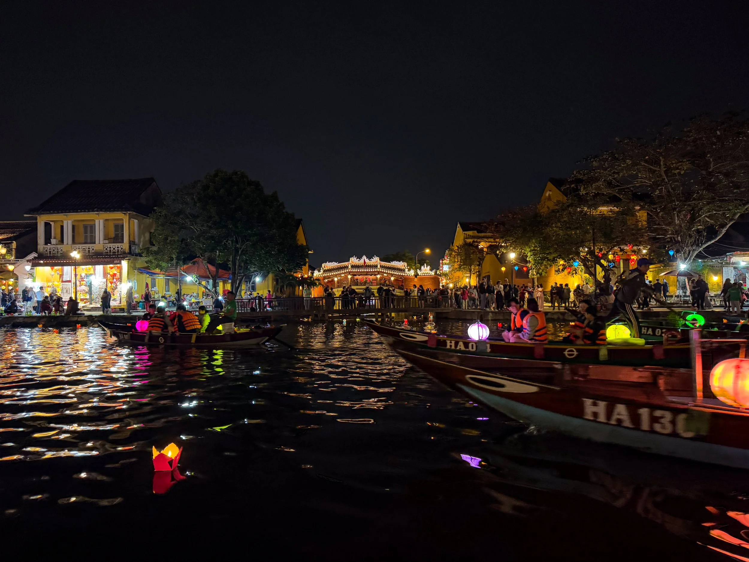 Hoi_An_ Lantern_Festival_03.jpg