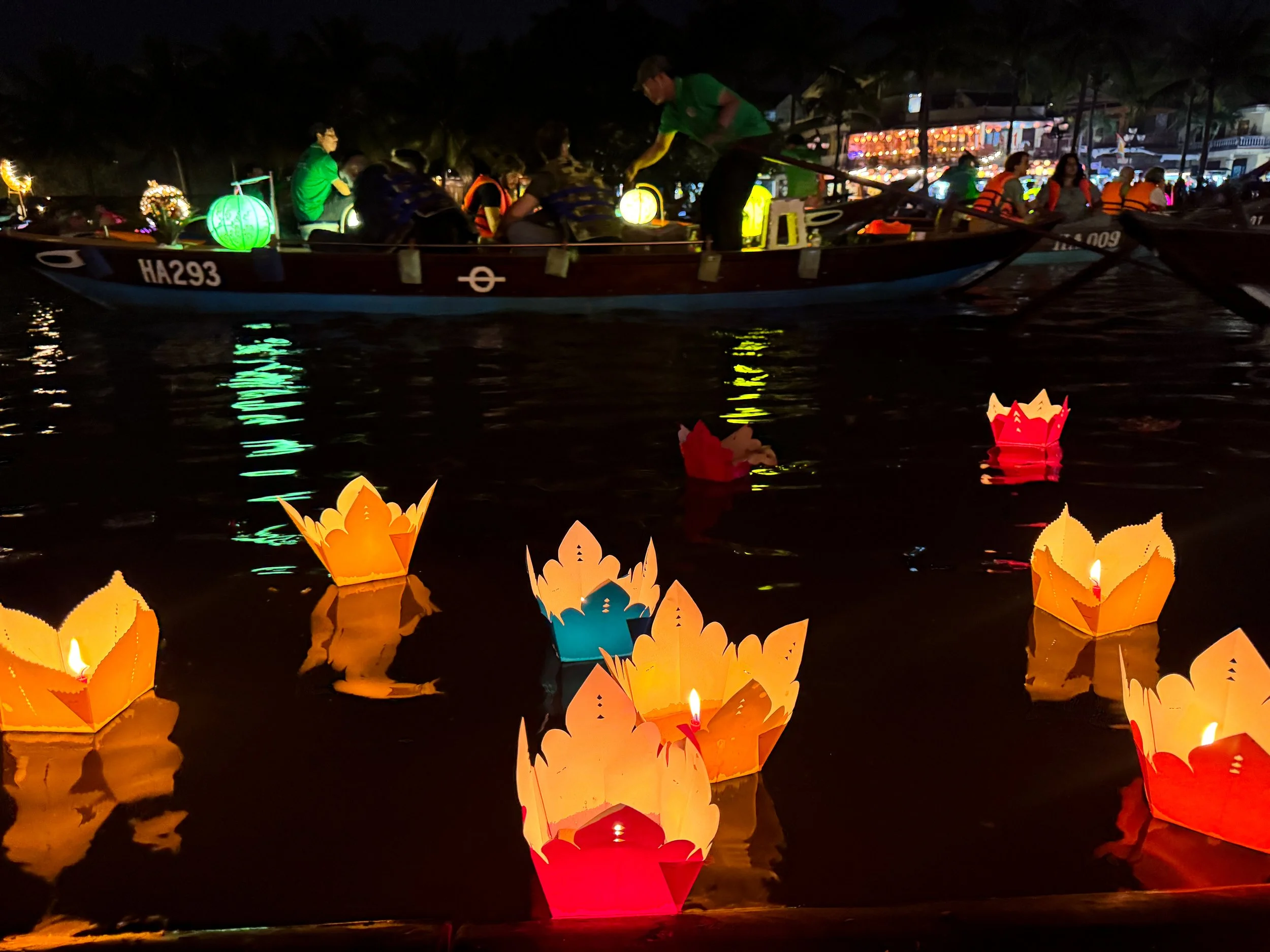 Hoi_An_ Lantern_Festival_05.jpg