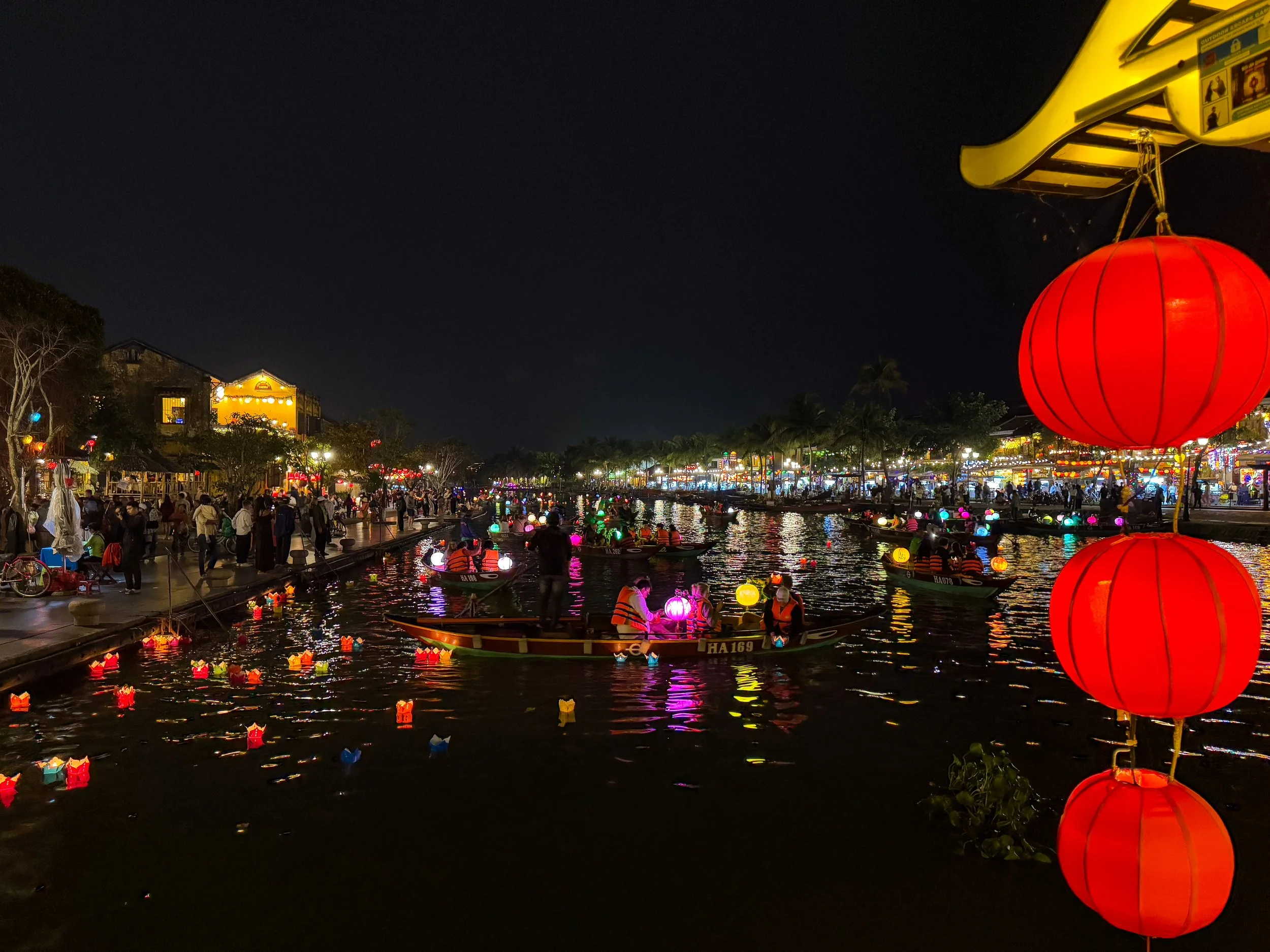 Hoi_An_ Lantern_Festival_07.jpg