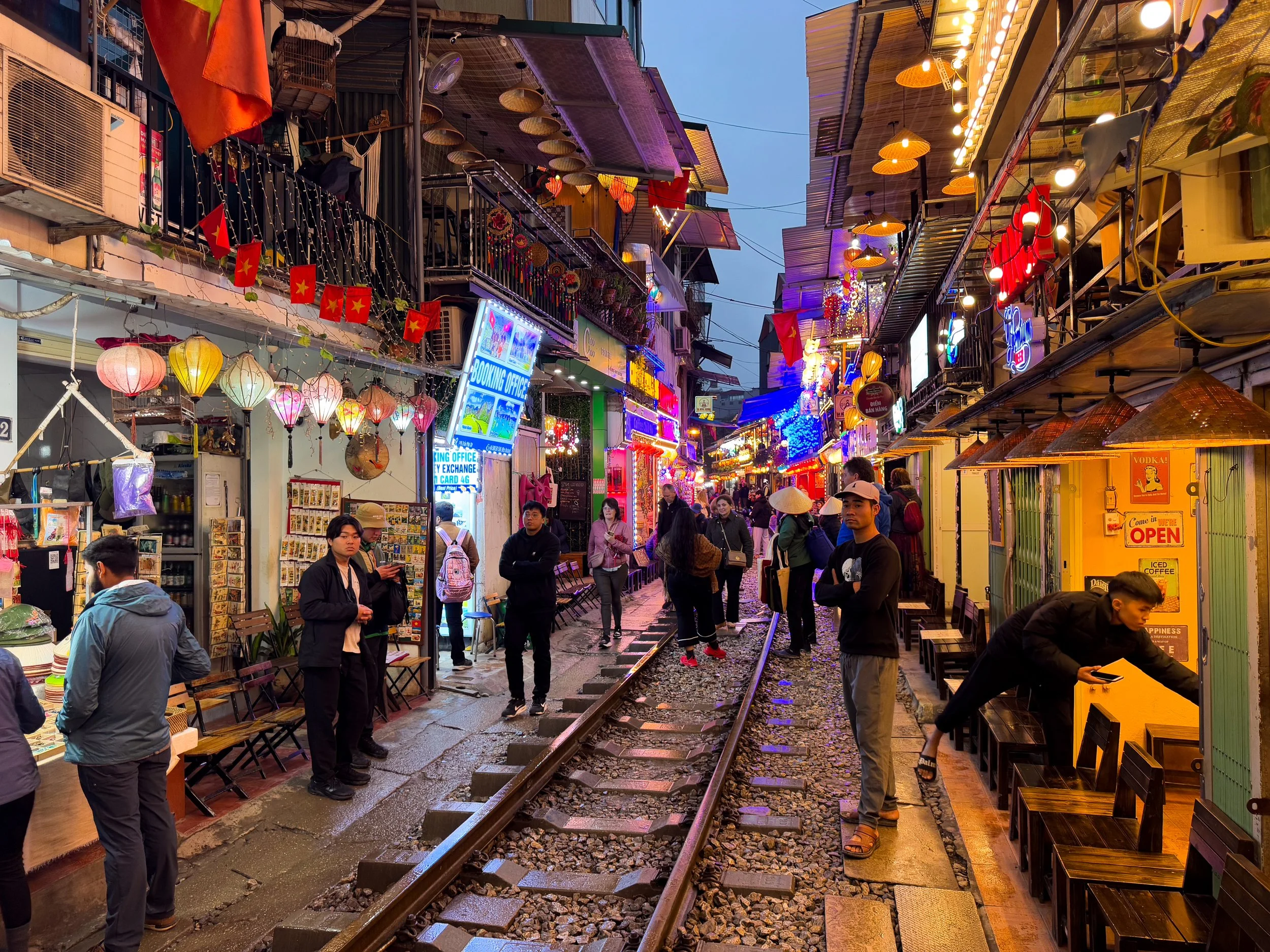 Phung_Hung_Train_Street_01.jpg