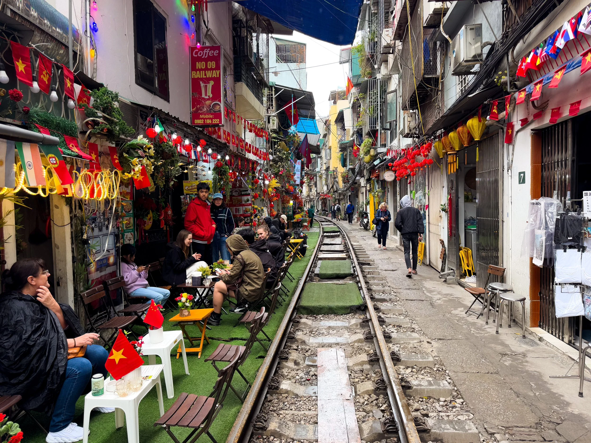 Tau_Khan_Thien_Train_Street_South_04.jpg
