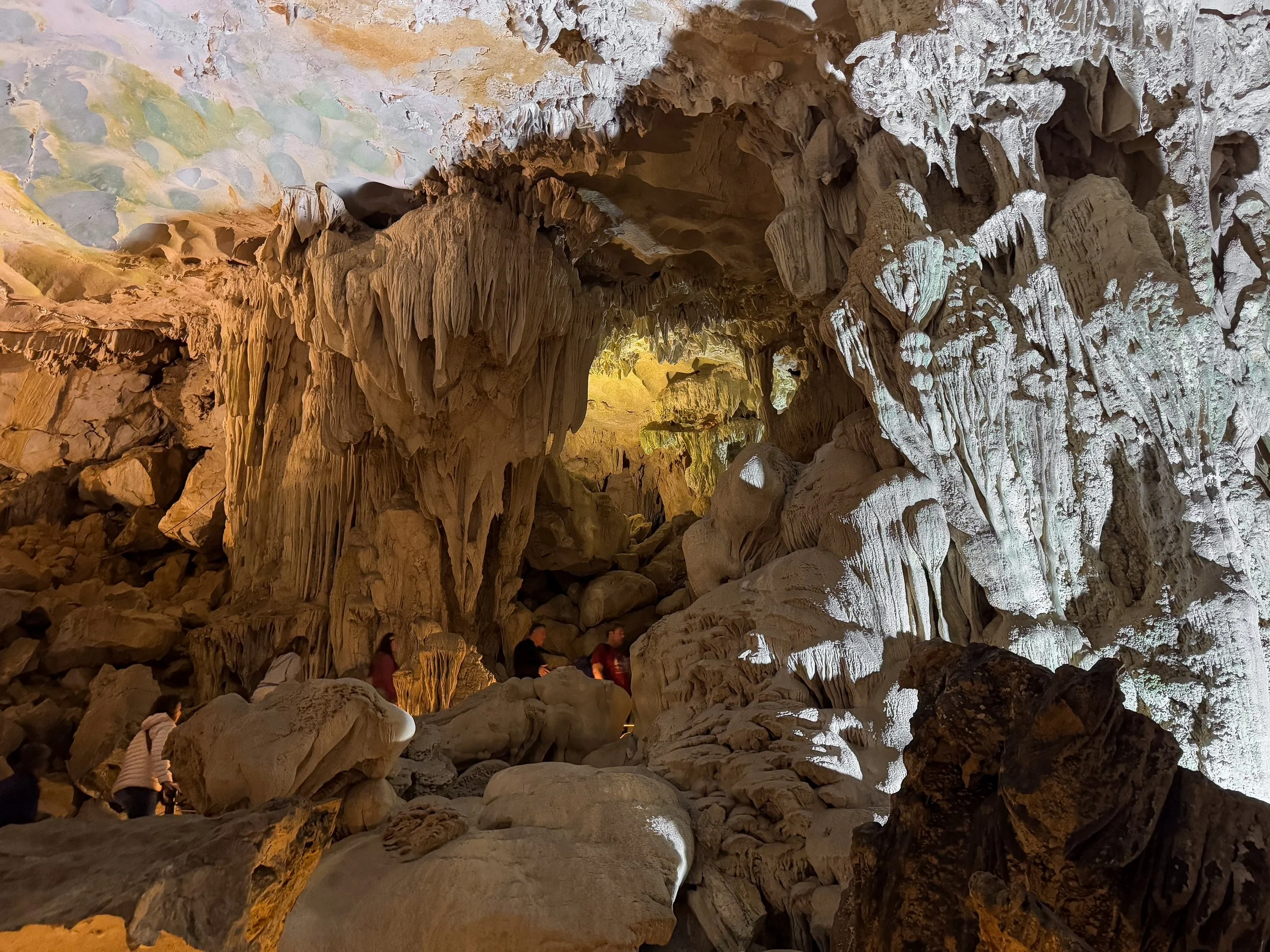 Sung_Sot_Cave_03.jpg