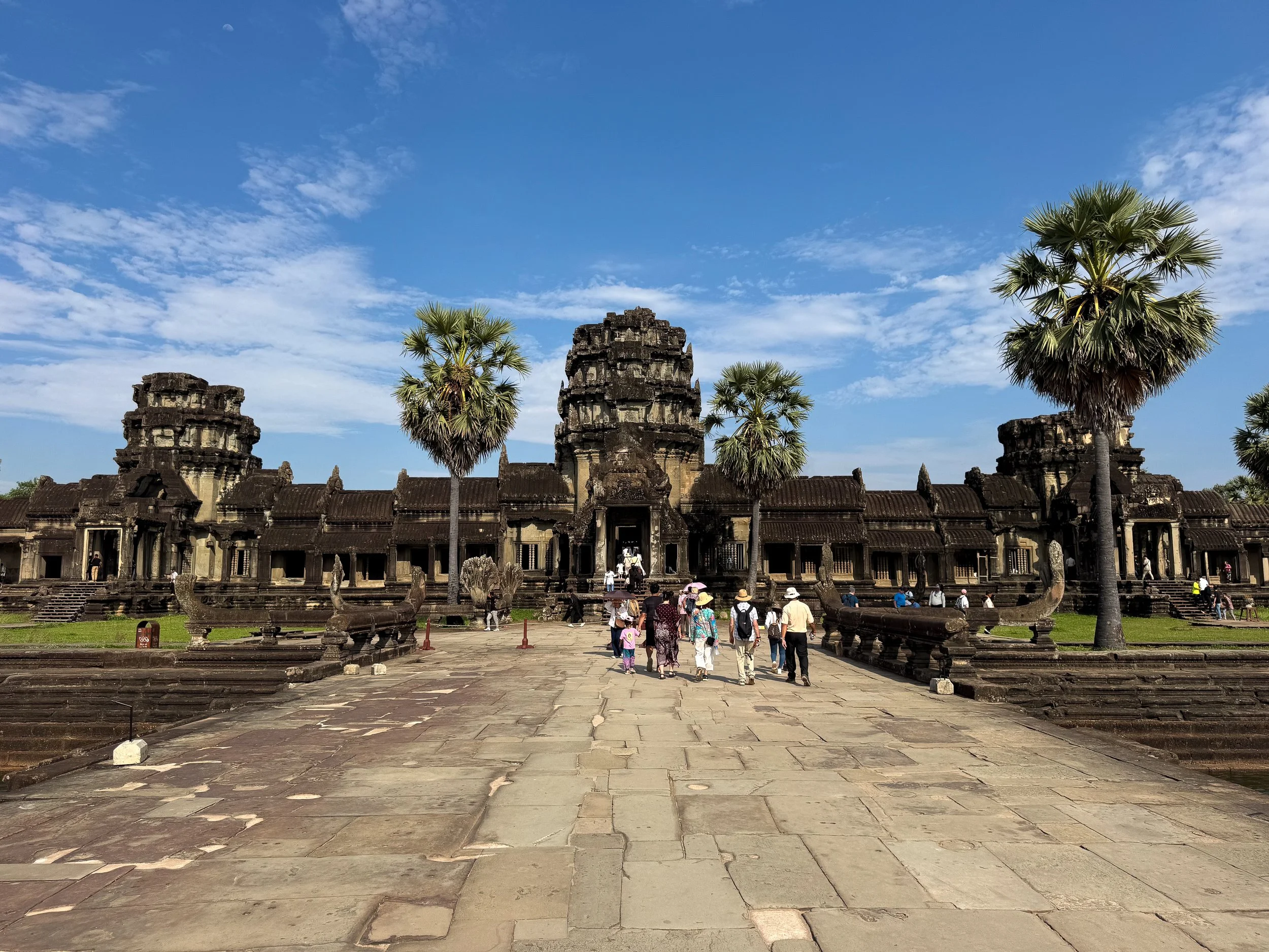 Angkor_Wat_Temple_02.jpg