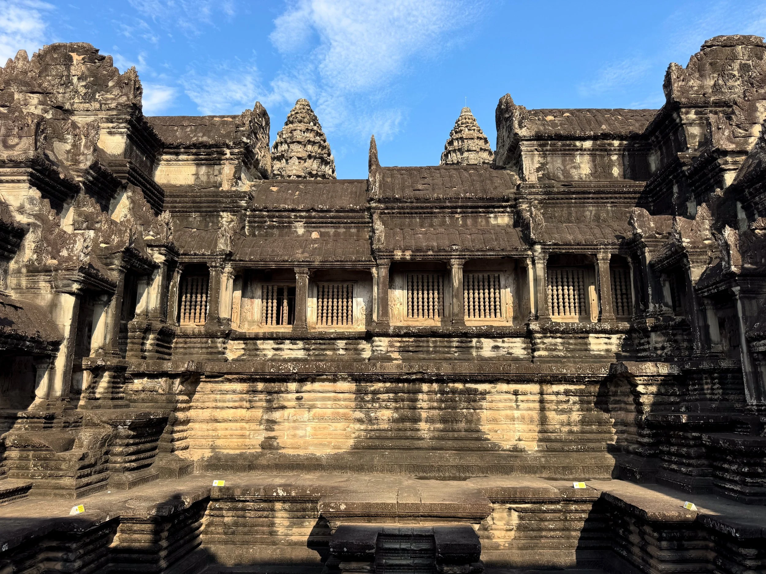 Angkor_Wat_Temple_04.jpg