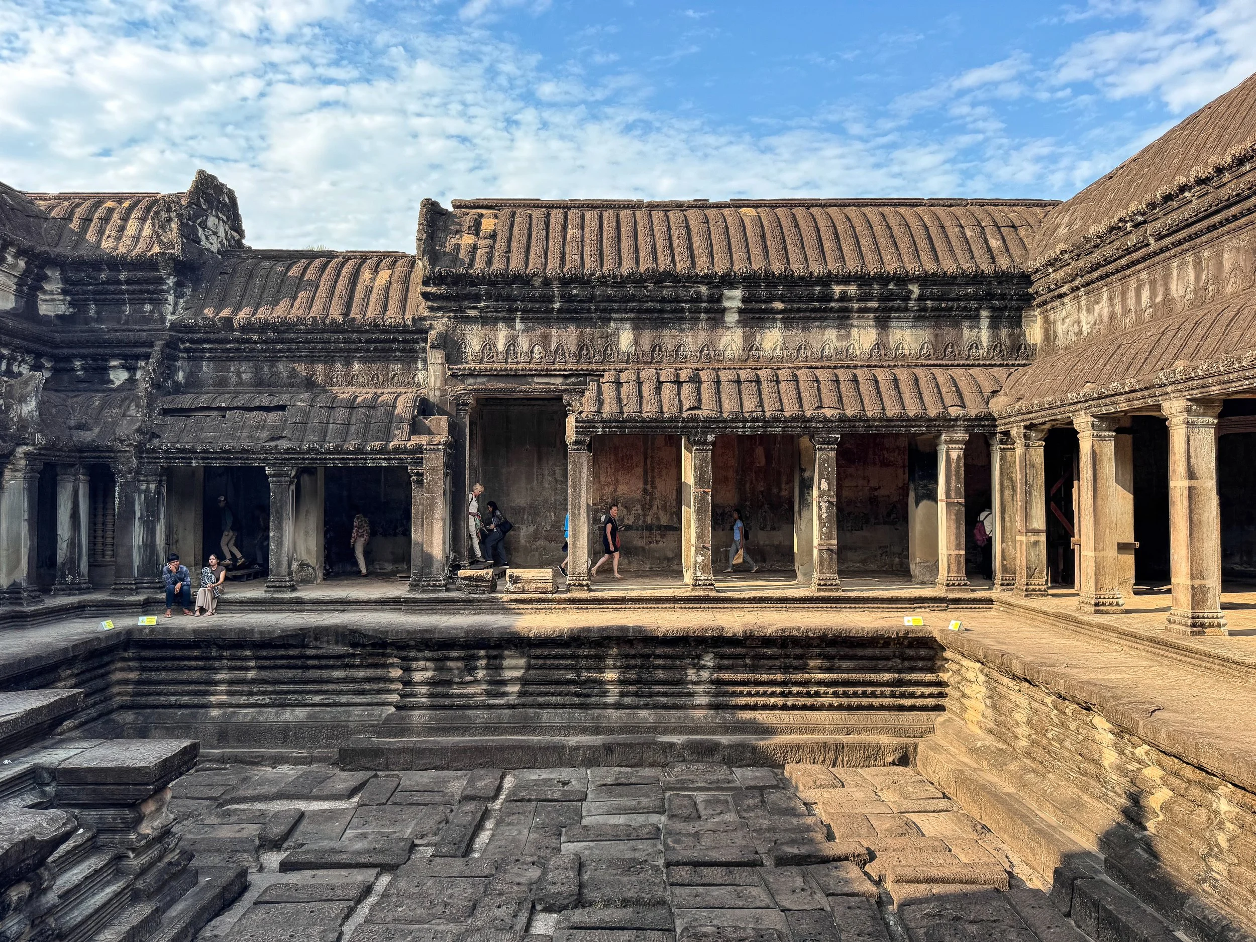 Angkor_Wat_Temple_06.jpg
