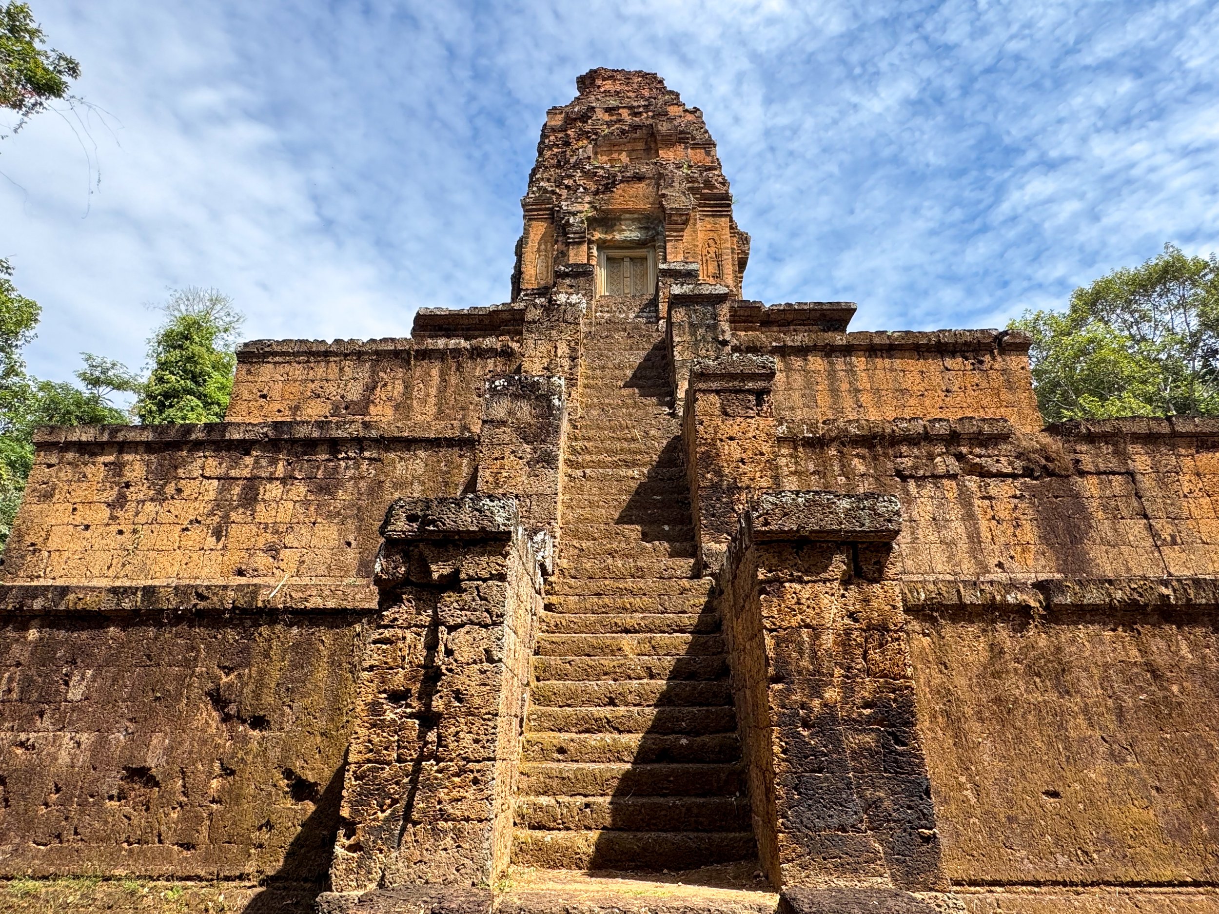 Banteay_Srei_Temple_01.jpg
