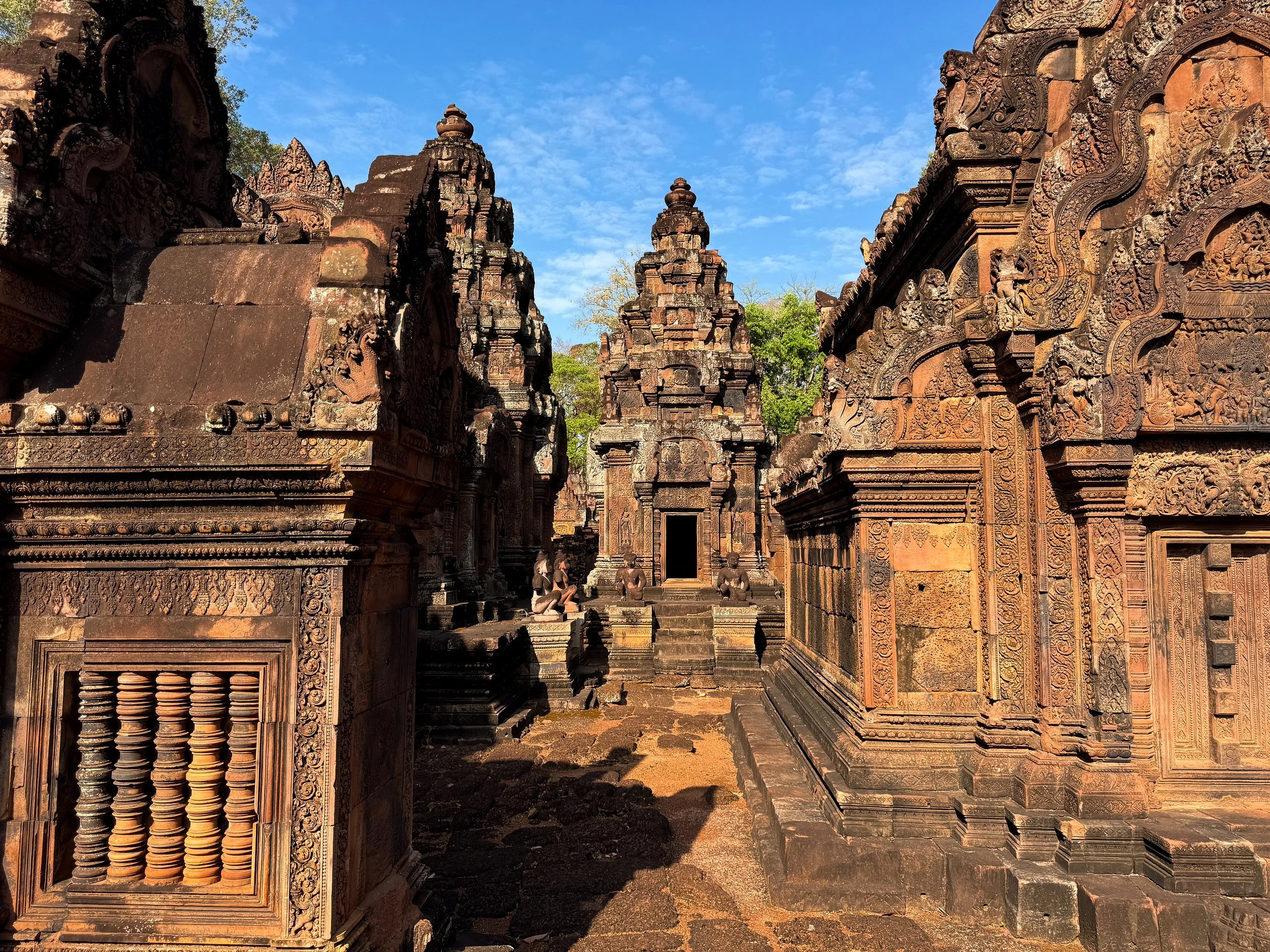 Banteay_Srei_Temple_02.jpg