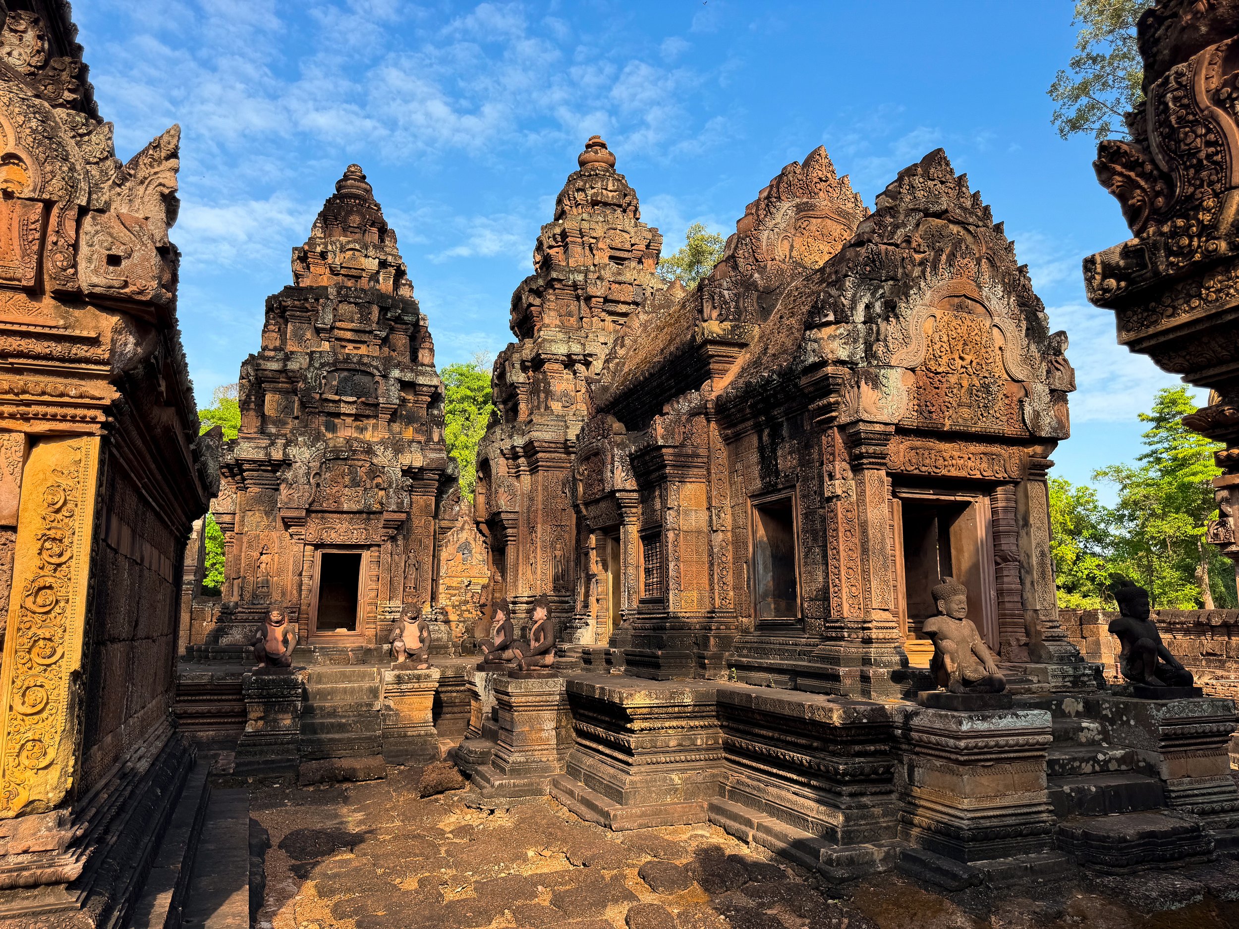 Banteay_Srei_Temple_03.jpg