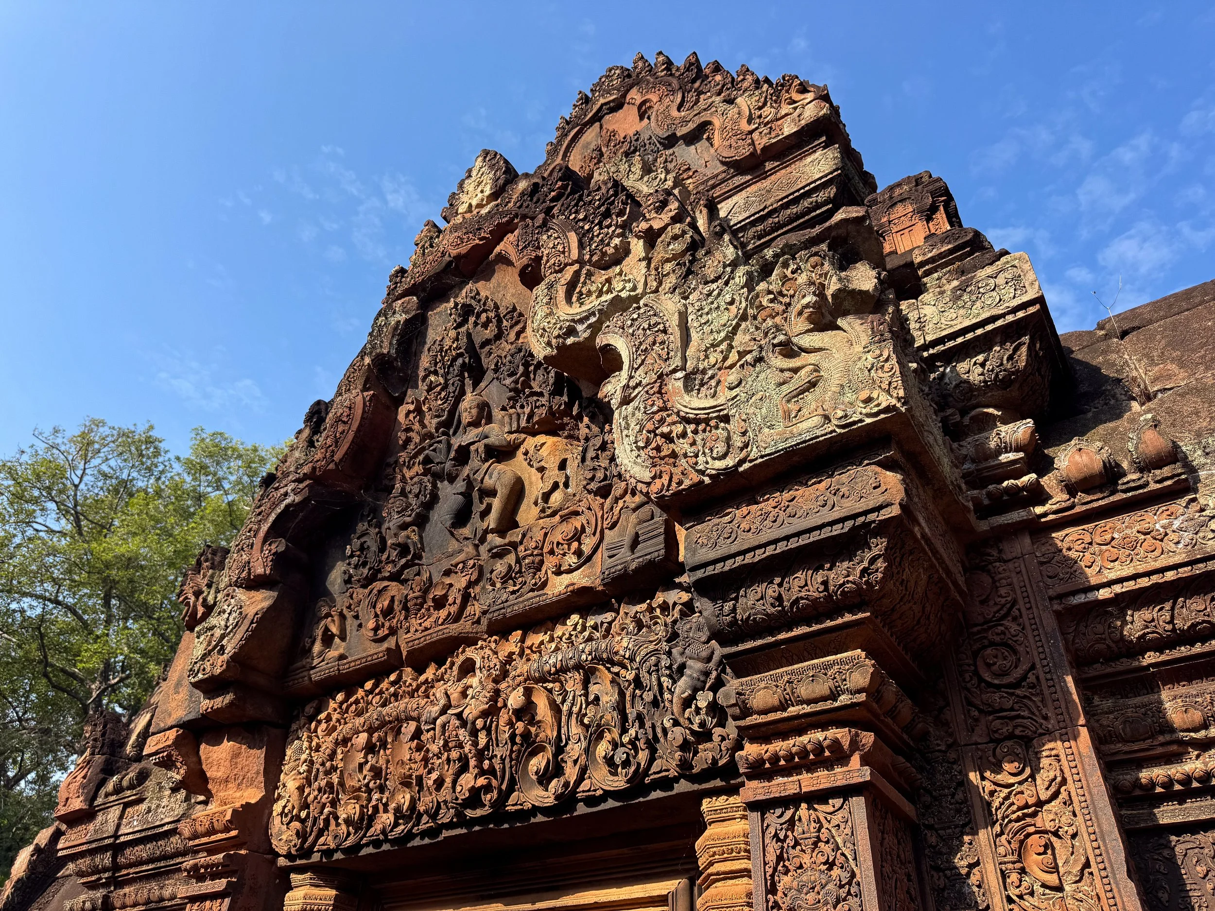 Banteay_Srei_Temple_06.jpg