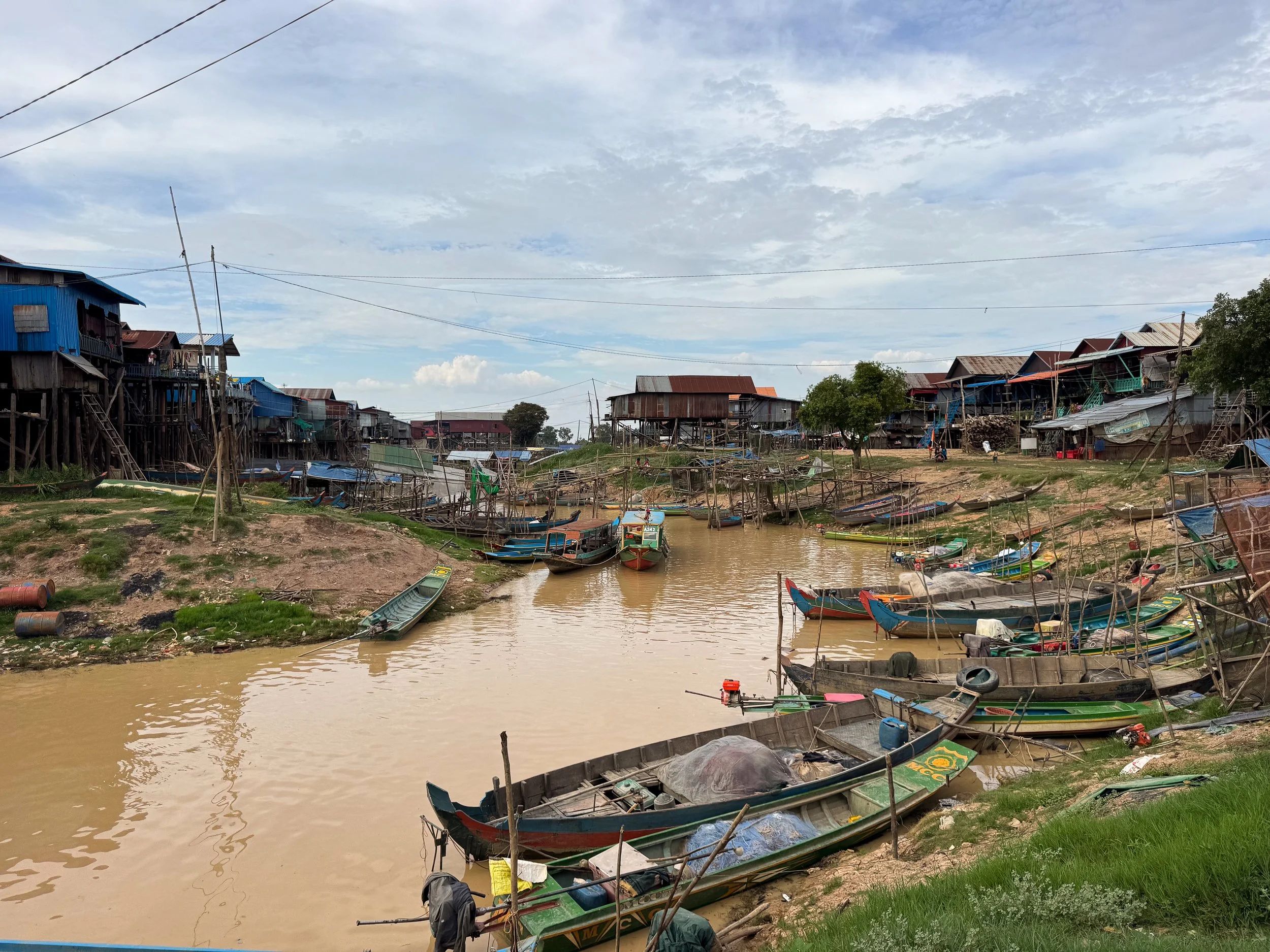 Lake_Tonle_Sap_Stilt_Village_02.jpg