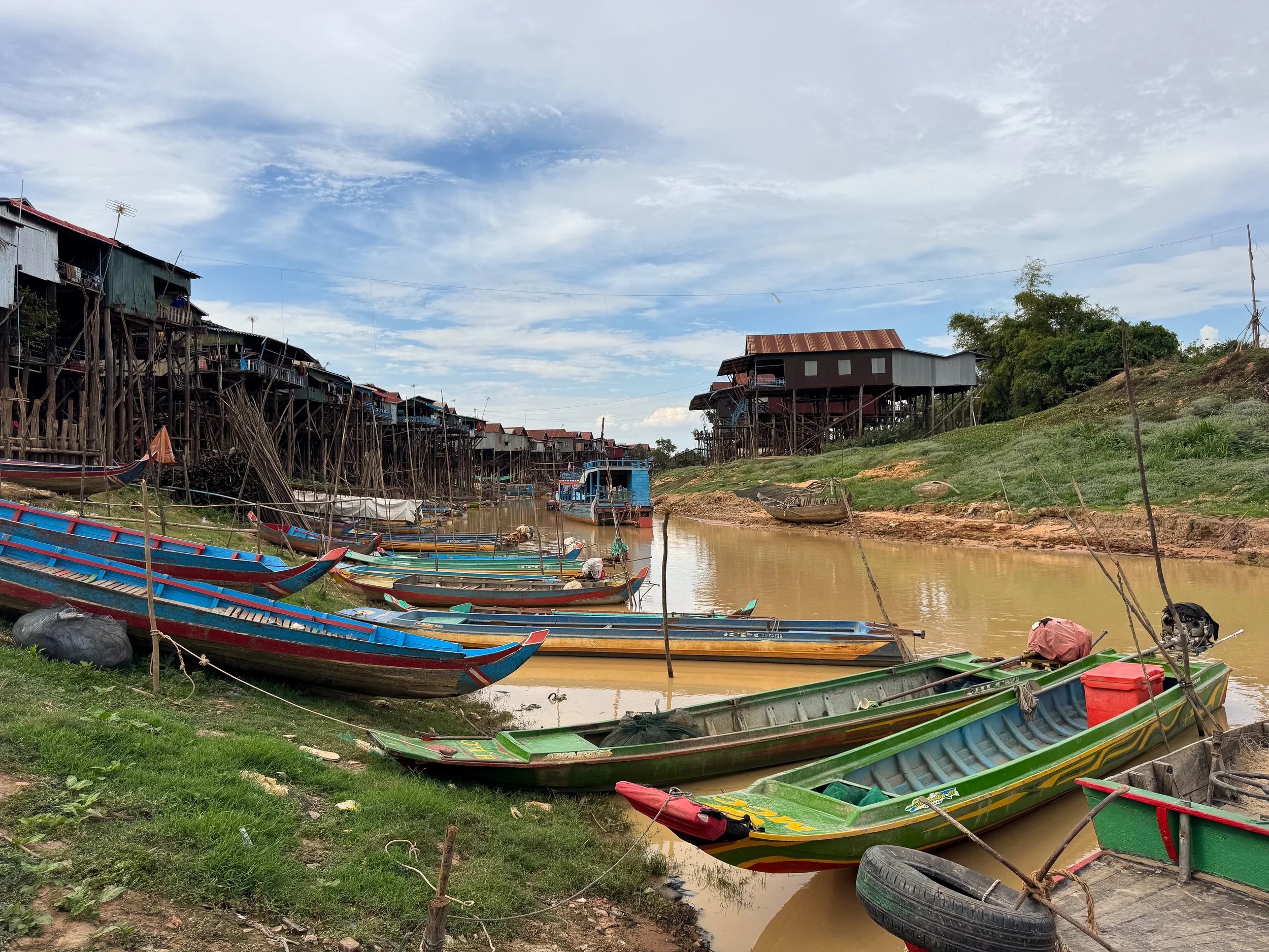 Lake_Tonle_Sap_Stilt_Village_01.jpg