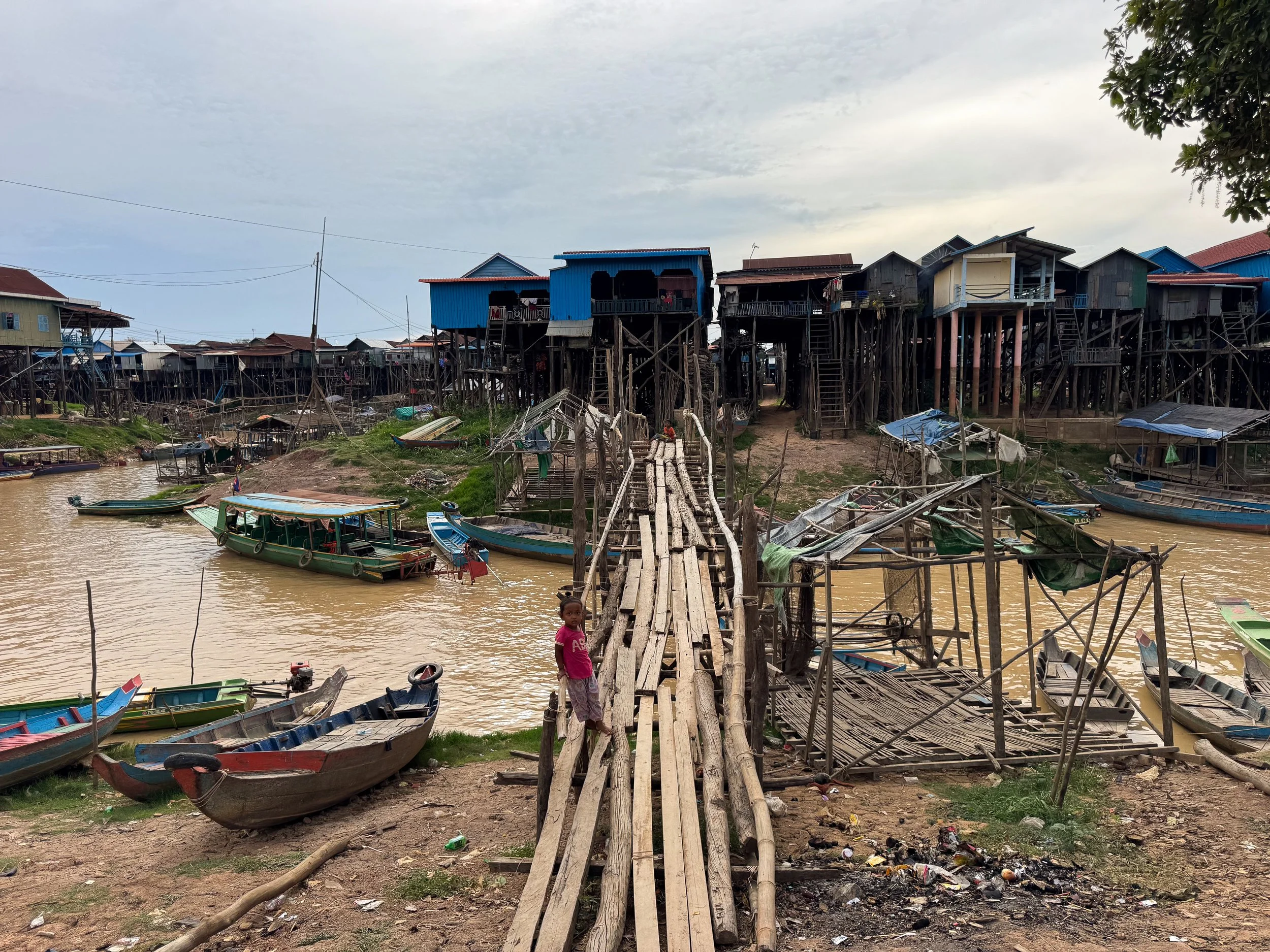 Lake_Tonle_Sap_Stilt_Village_07.jpg