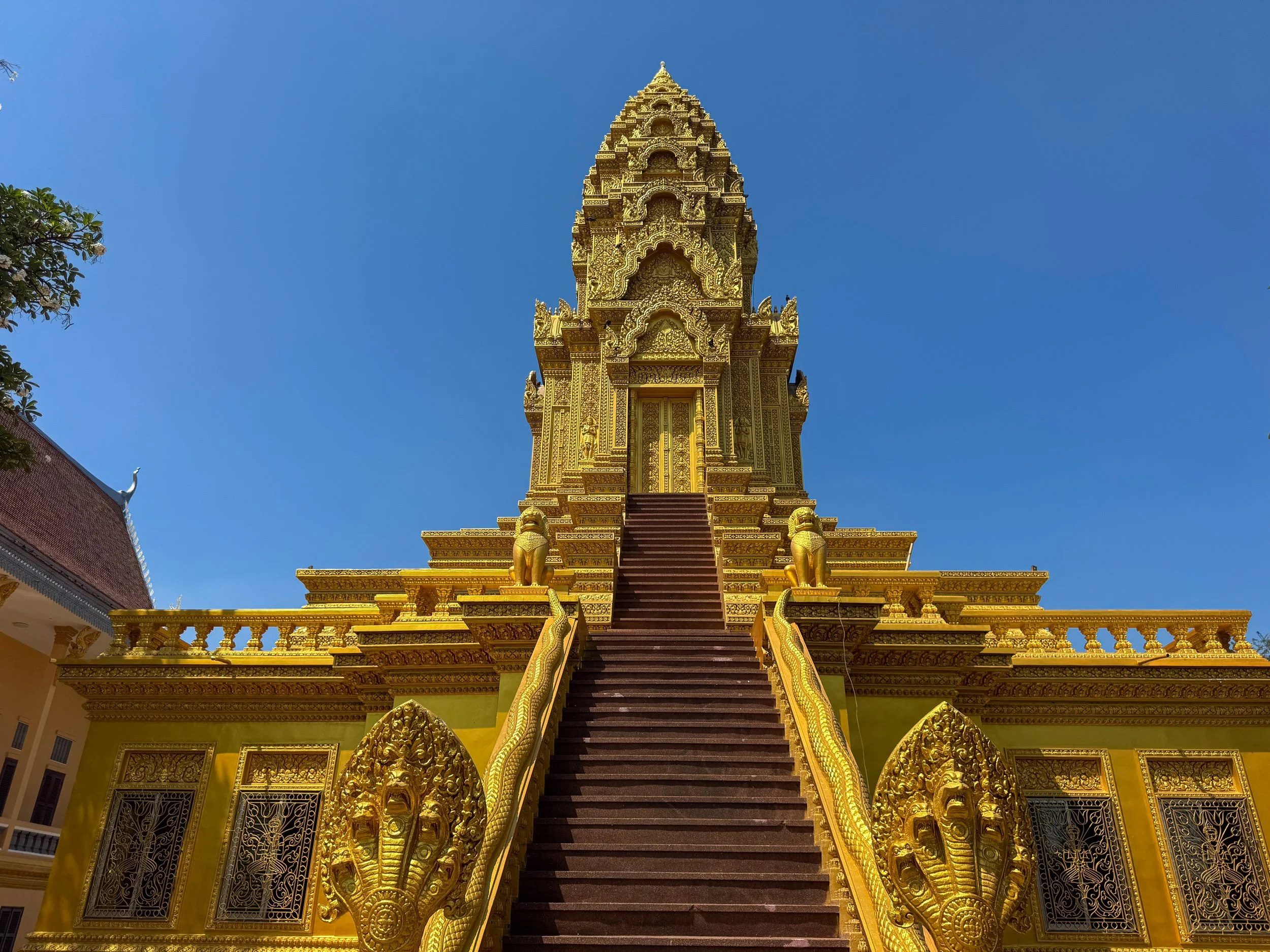 Wat_Ounalom_Monastery_01.jpg