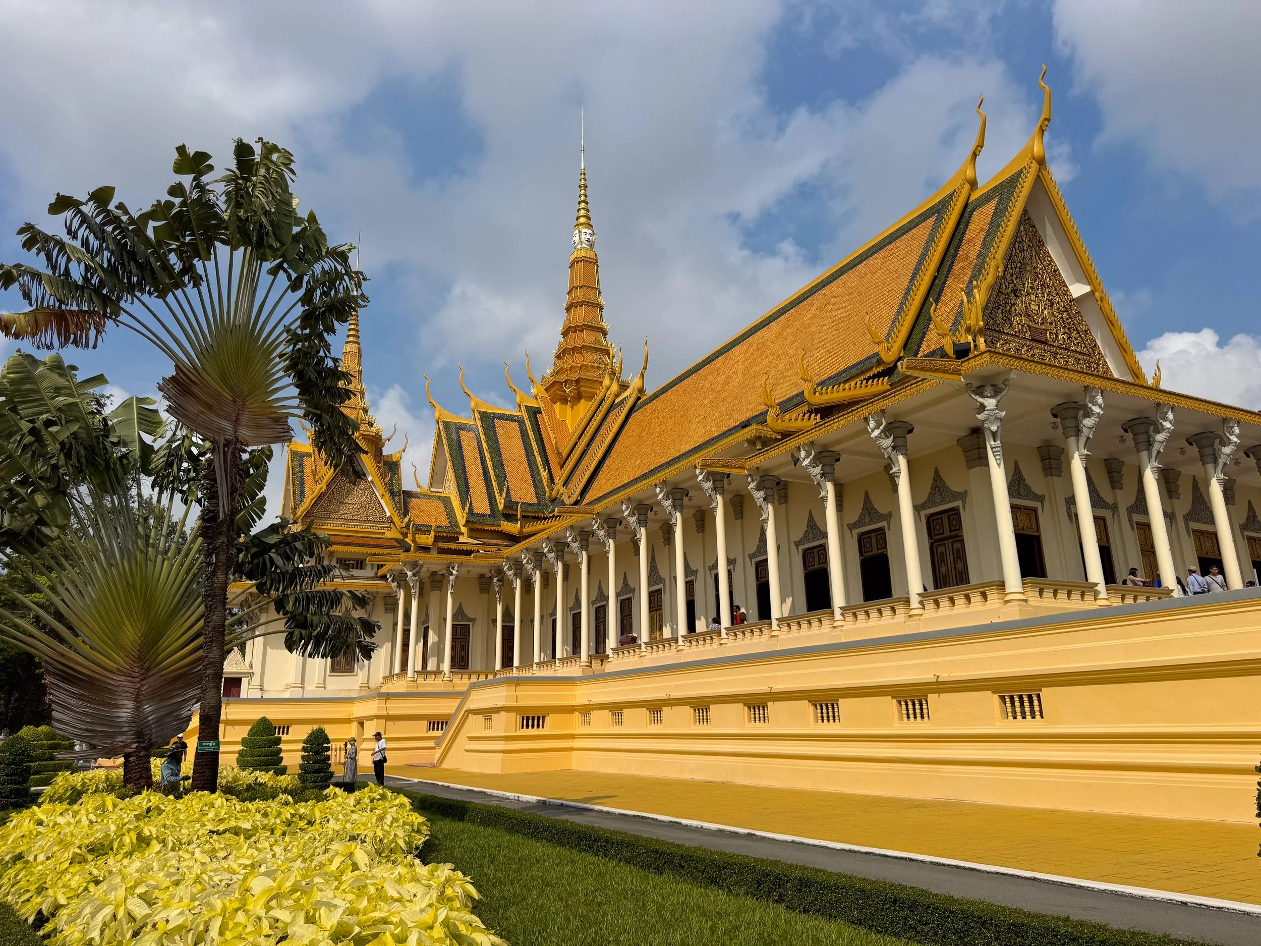 The_Royal_Palace_01.jpg