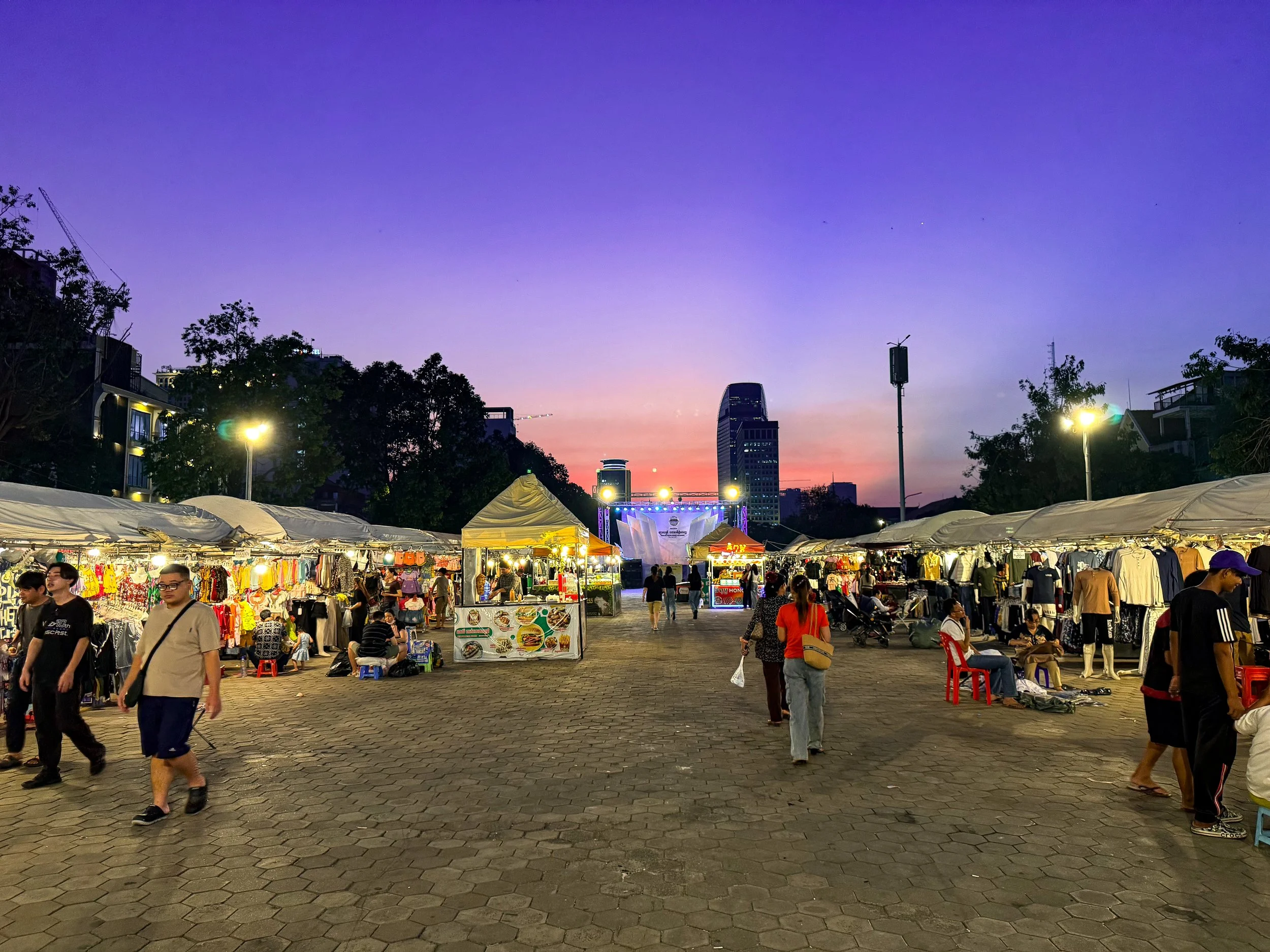 Phnom_Penh_Night_Market_05.jpg