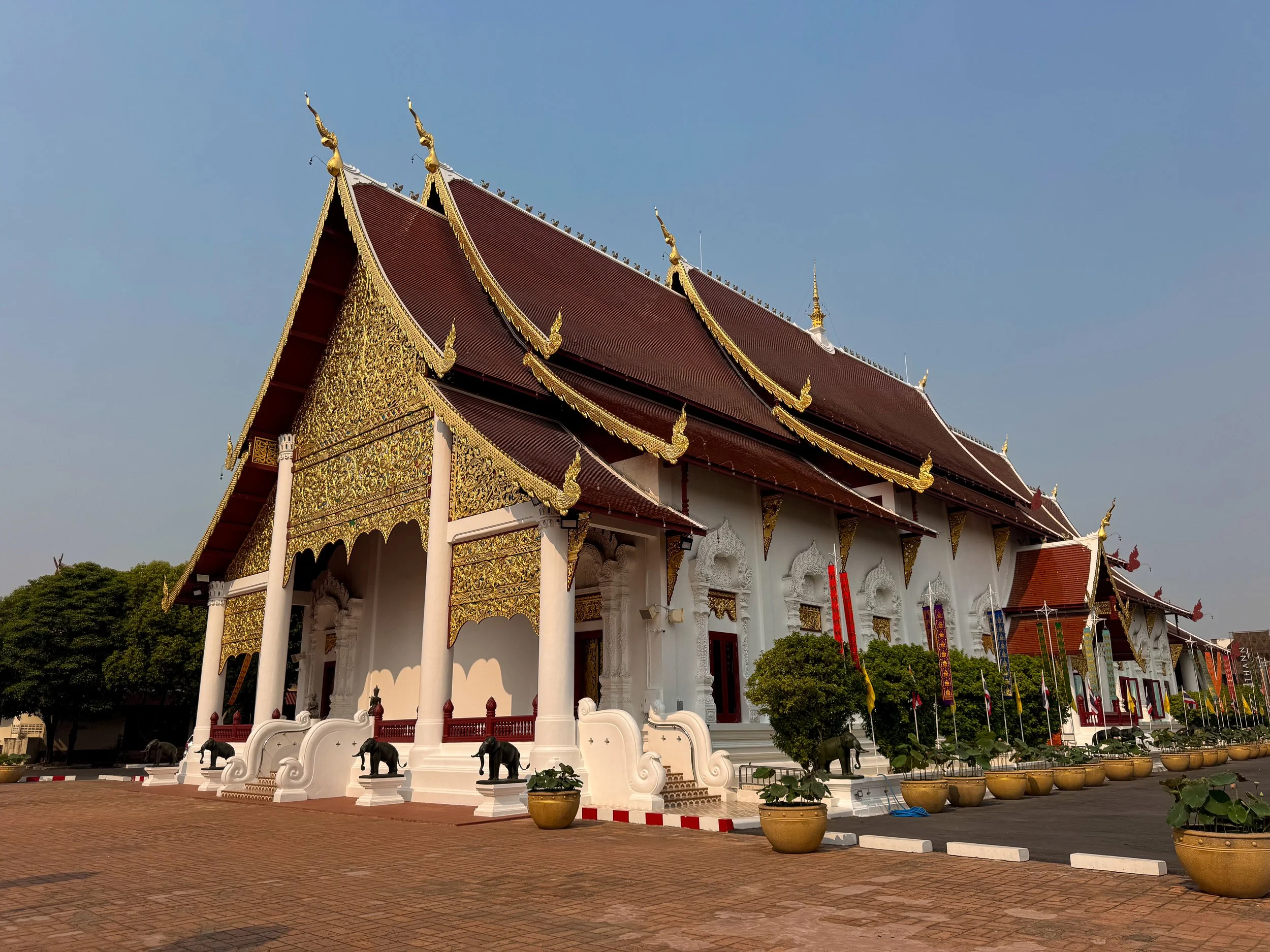 Wat_Chedi_Luang_Varavihara_03.jpg