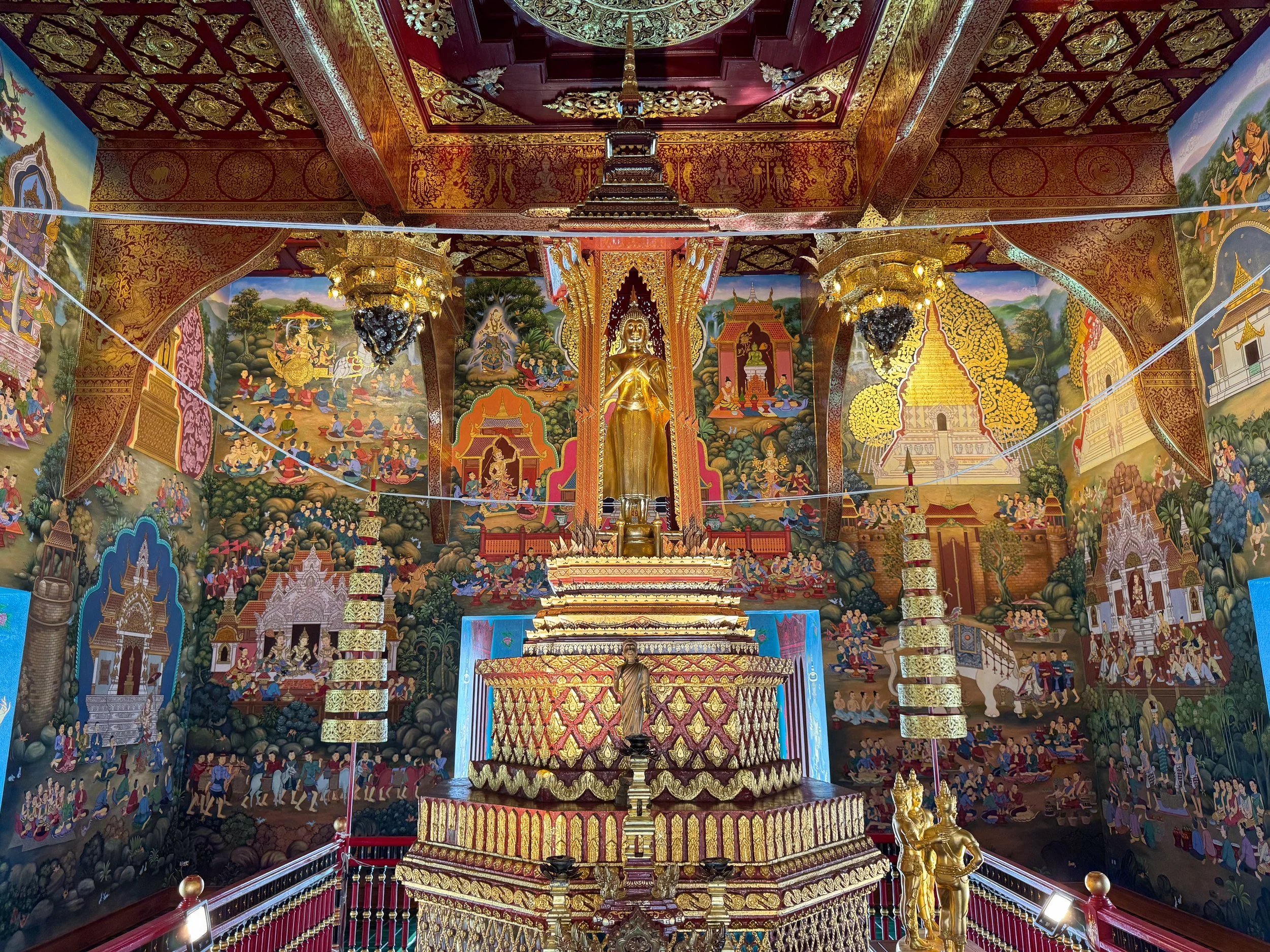 Wat_Chedi_Luang_Varavihara_06.jpg