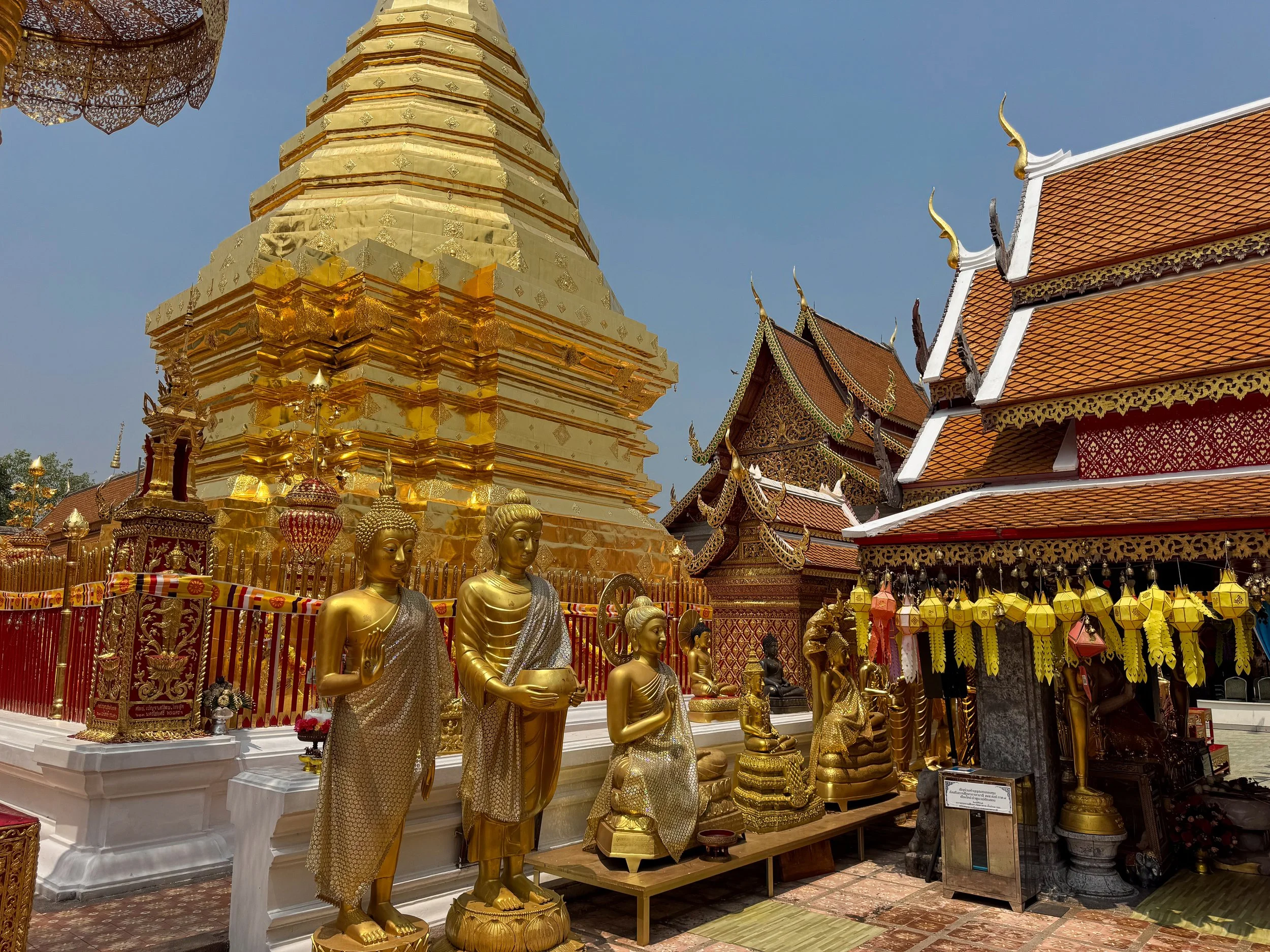 Wat_Phra_That_Doi_Suthep_01.jpg