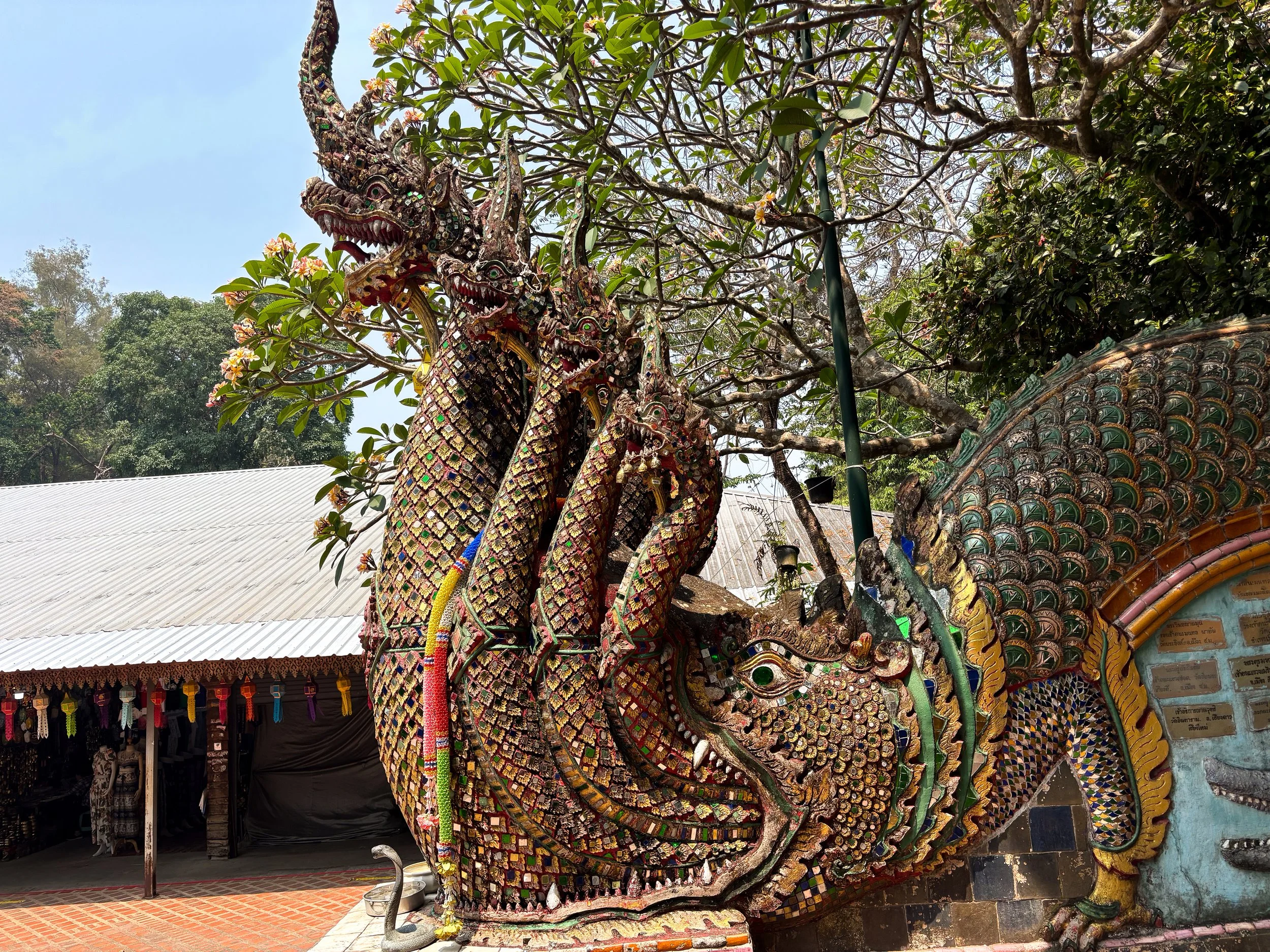 Wat_Phra_That_Doi_Suthep_05.jpg